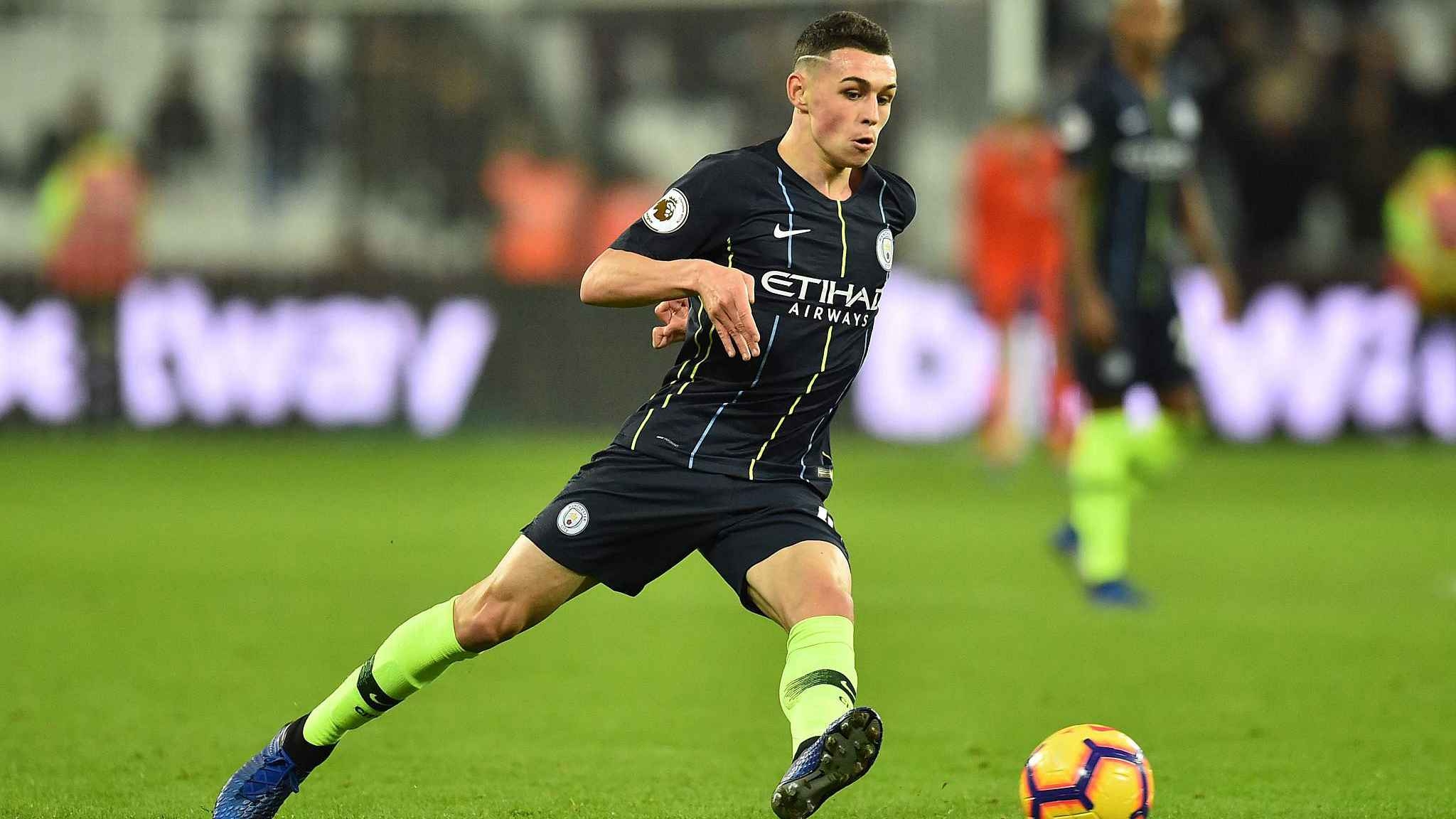 2050x1160 Rising star Phil Foden signs new long, Desktop