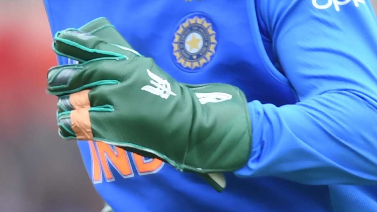 1280x720 Dhoni sports 'Balidaan': MS dons PARA Special Forces insignia in show of respect for Indian Army during IND vs SA match, Desktop