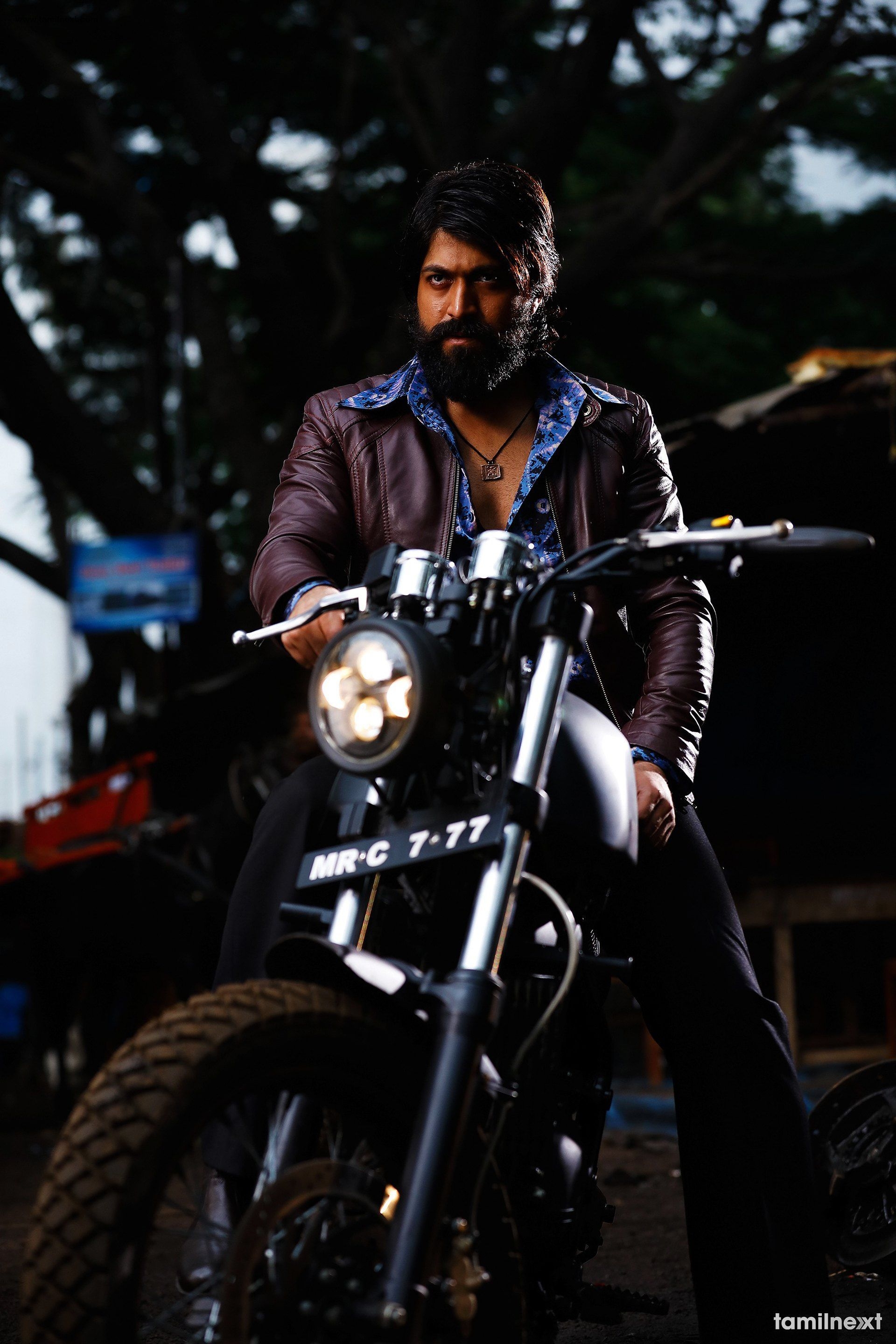 1920x2880 KGF Movie HD Photo. HD photo, Galaxy picture, Allu arjun, Phone