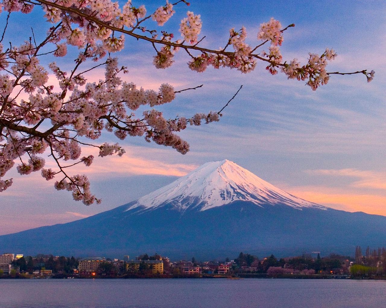 1280x1030 Pumps Lake Kawaguchi Mount Fuji Japan, Desktop