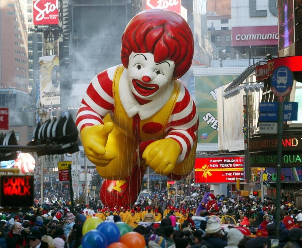 1200x990 Macy's Thanksgiving Day Parade, 2002's balloons, Desktop