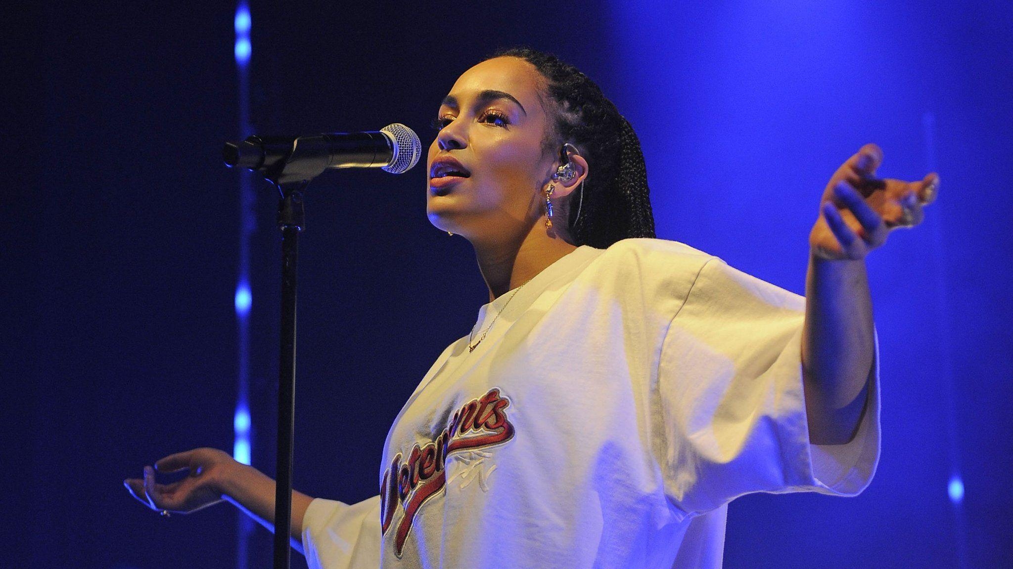 2050x1160 Jorja Smith, Shepherd's Bush Empire, London, Desktop