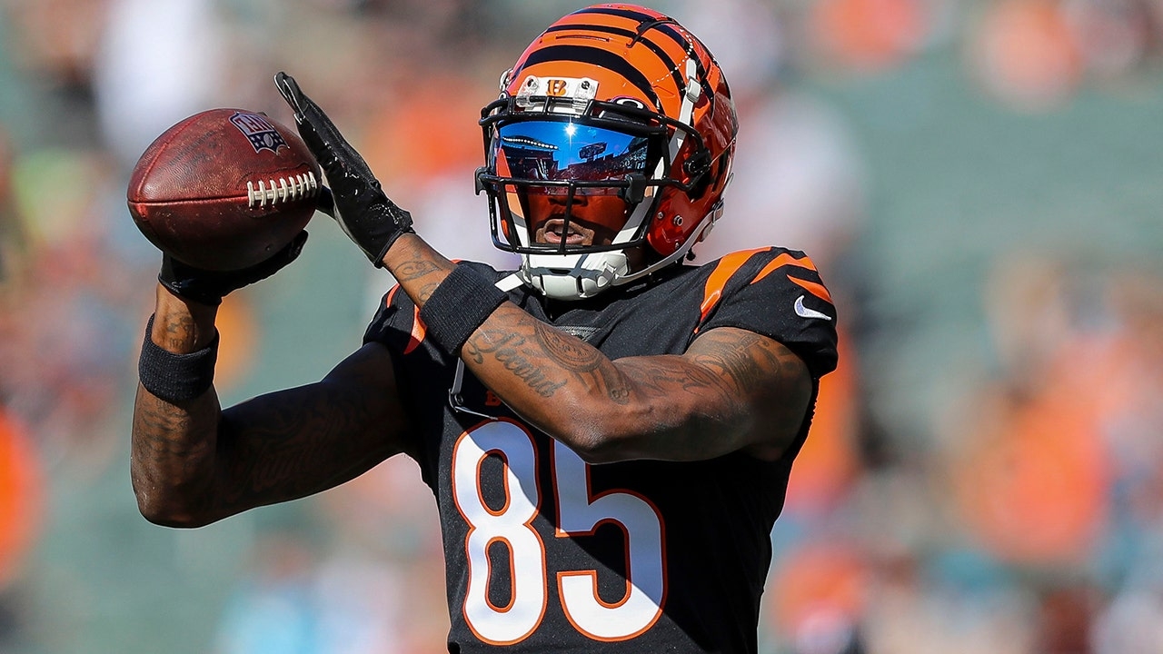 1280x720 Bengals' Tee Higgins offers support to Damar Hamlin after Bills player's terrifying incident, Desktop