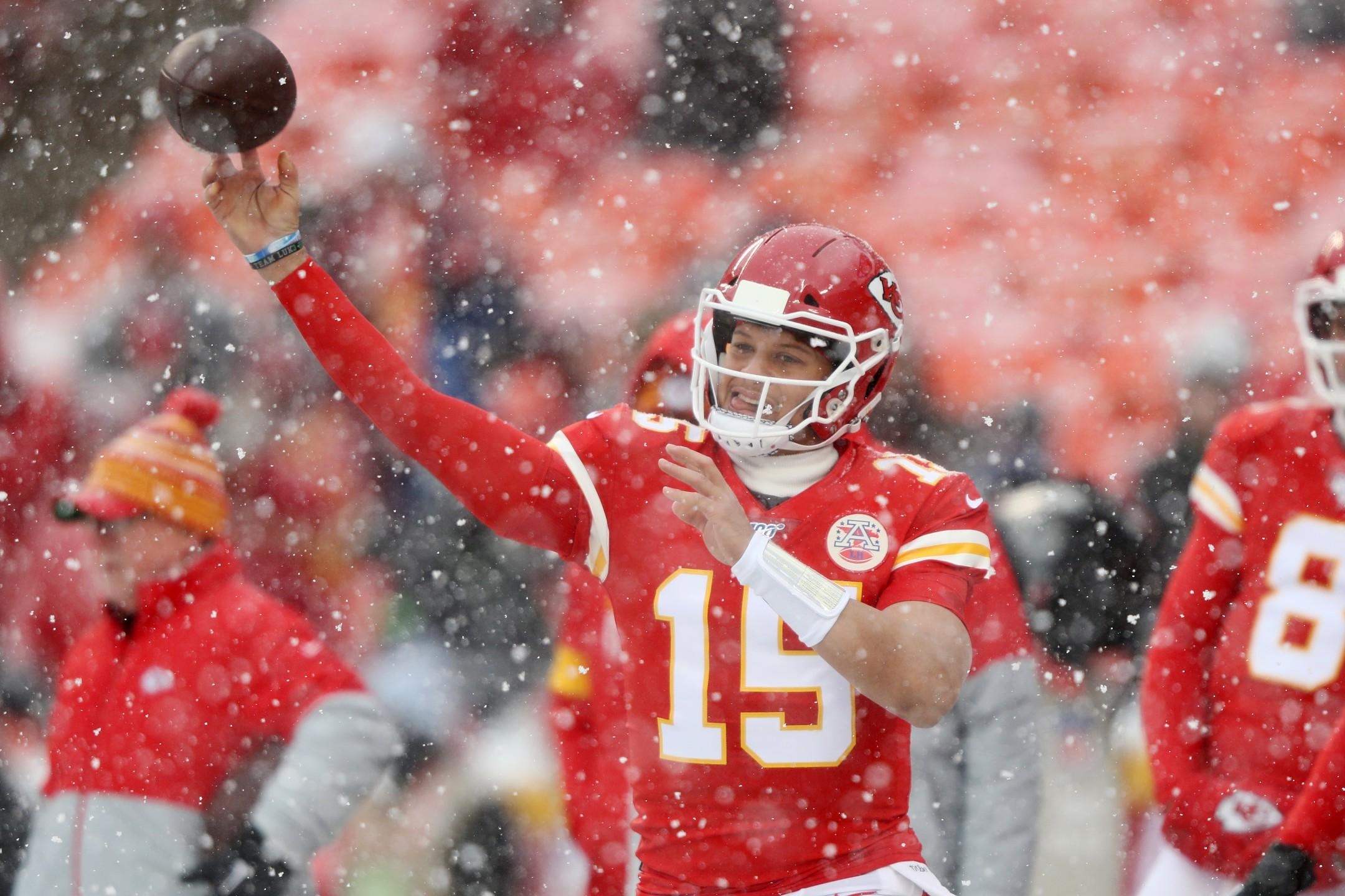 2160x1440 PHOTOS: Chiefs Romp Broncos At Snow Covered Arrowhead, Desktop