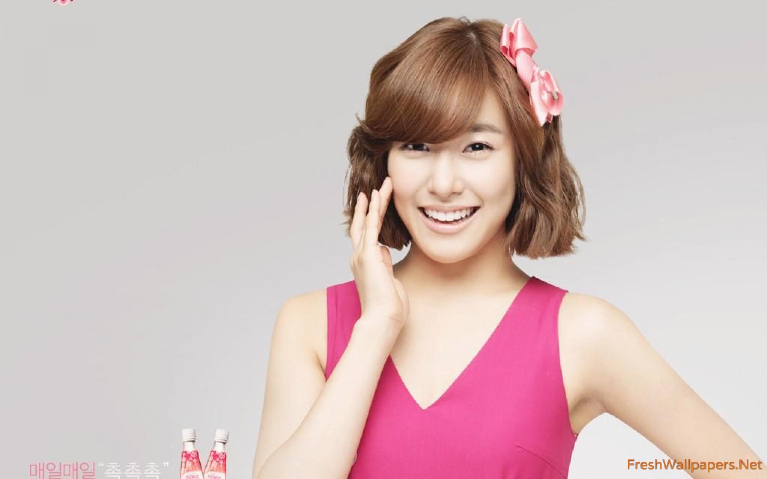 2560x1600 Tiffany Hwang wallpaper, Desktop