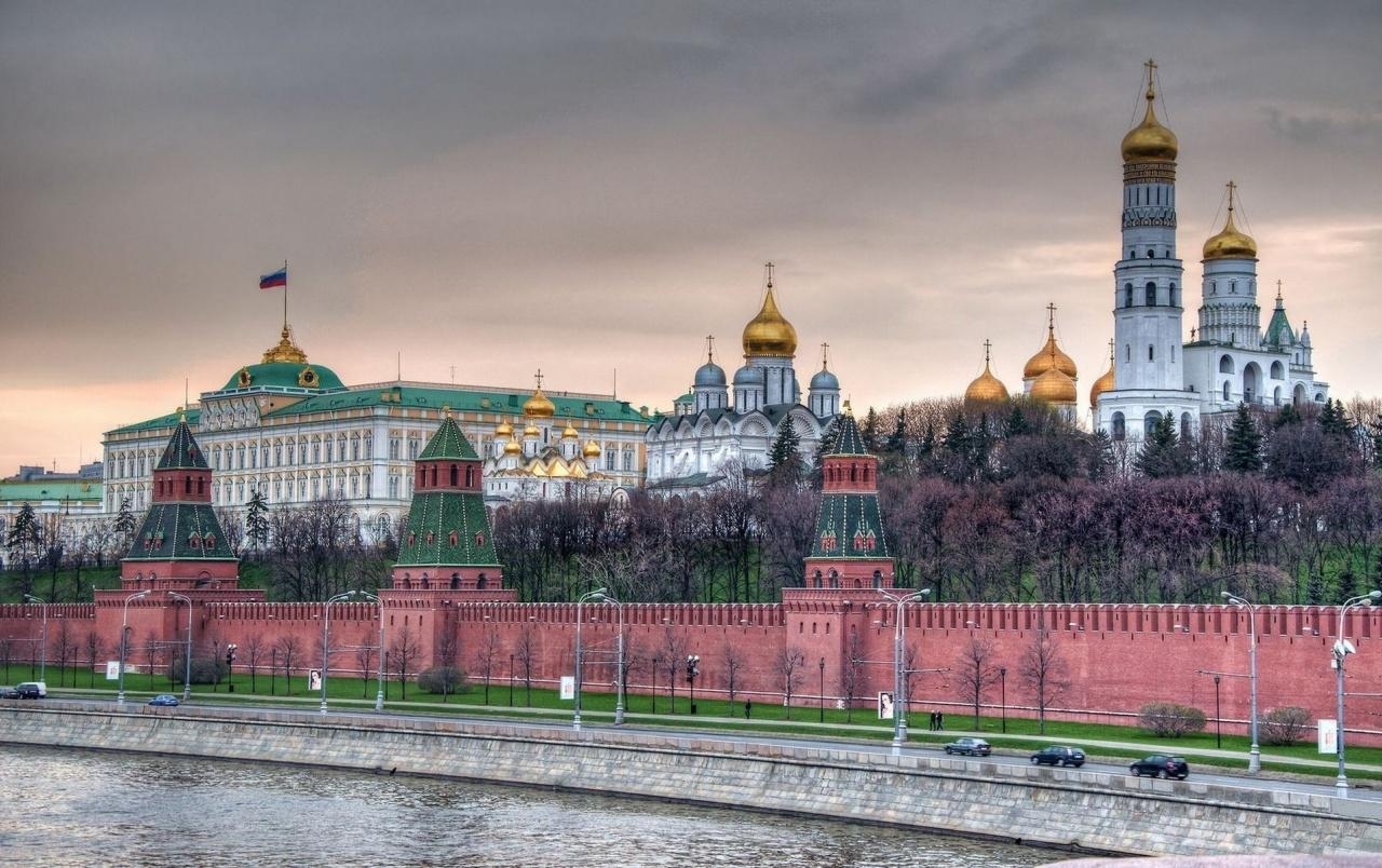 1280x810 Kremlin Wall & Red Square wallpaper. Kremlin Wall & Red Square, Desktop