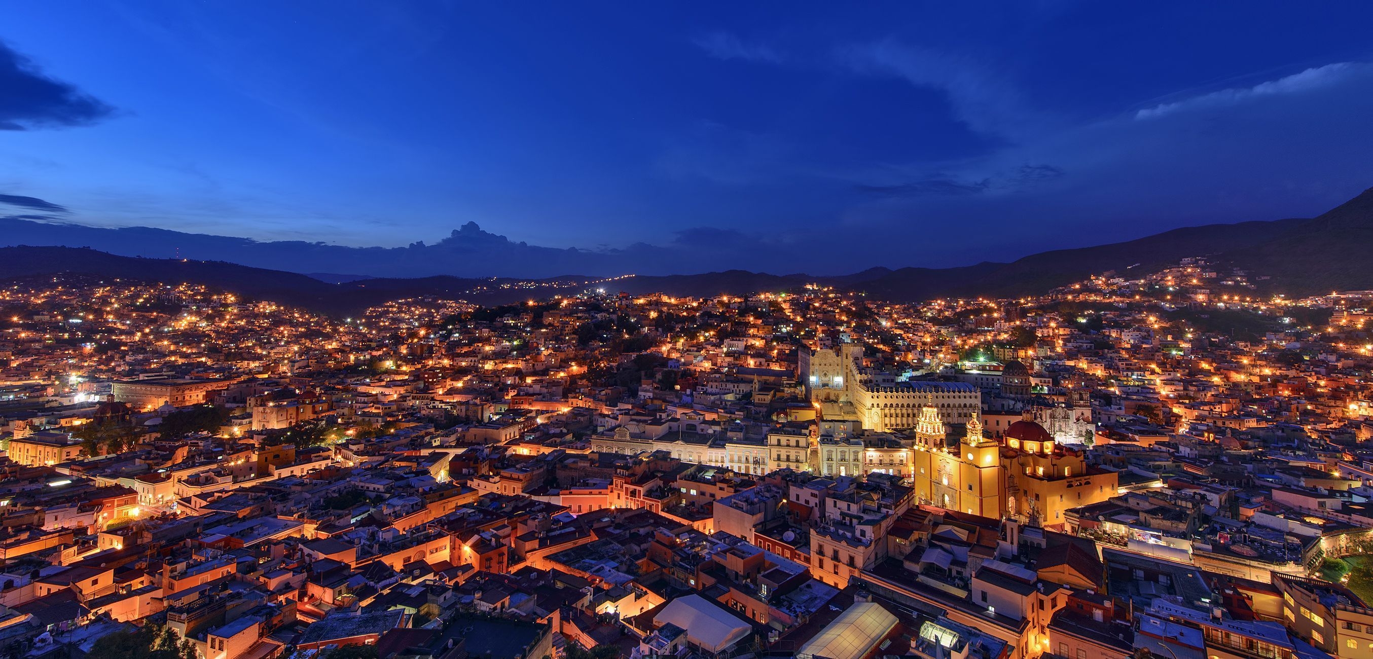 2710x1300 Guanajuato Wallpaper Free Guanajuato Background, Dual Screen