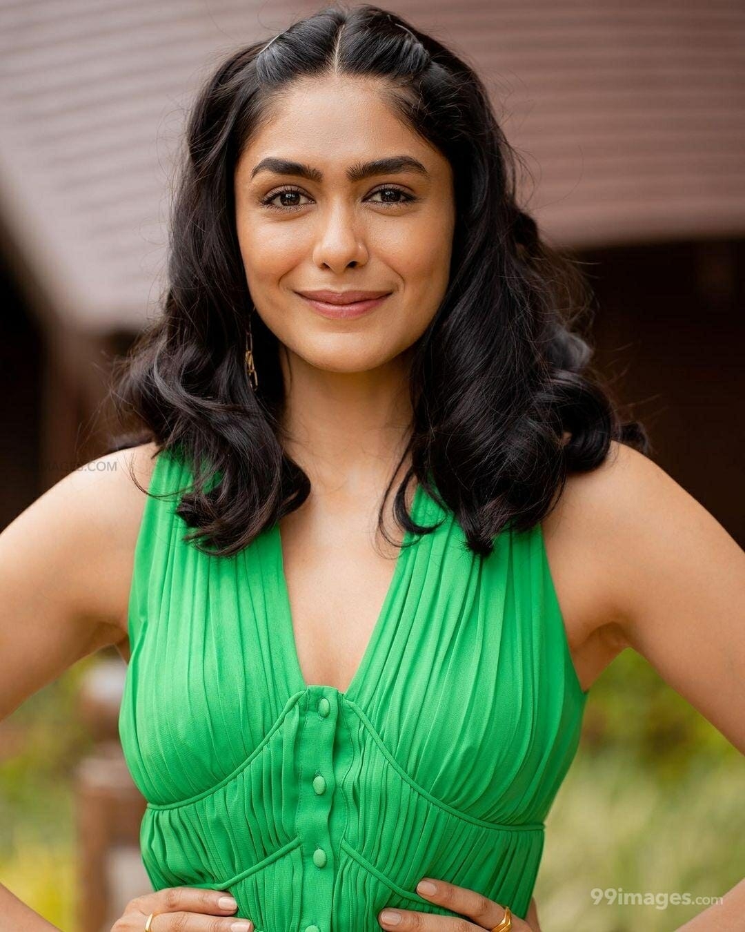 1080x1350 Mrunal Thakur HD Wallpaper (Desktop Background / Android / iPhone) (1080p, 4k) () (2021), Phone