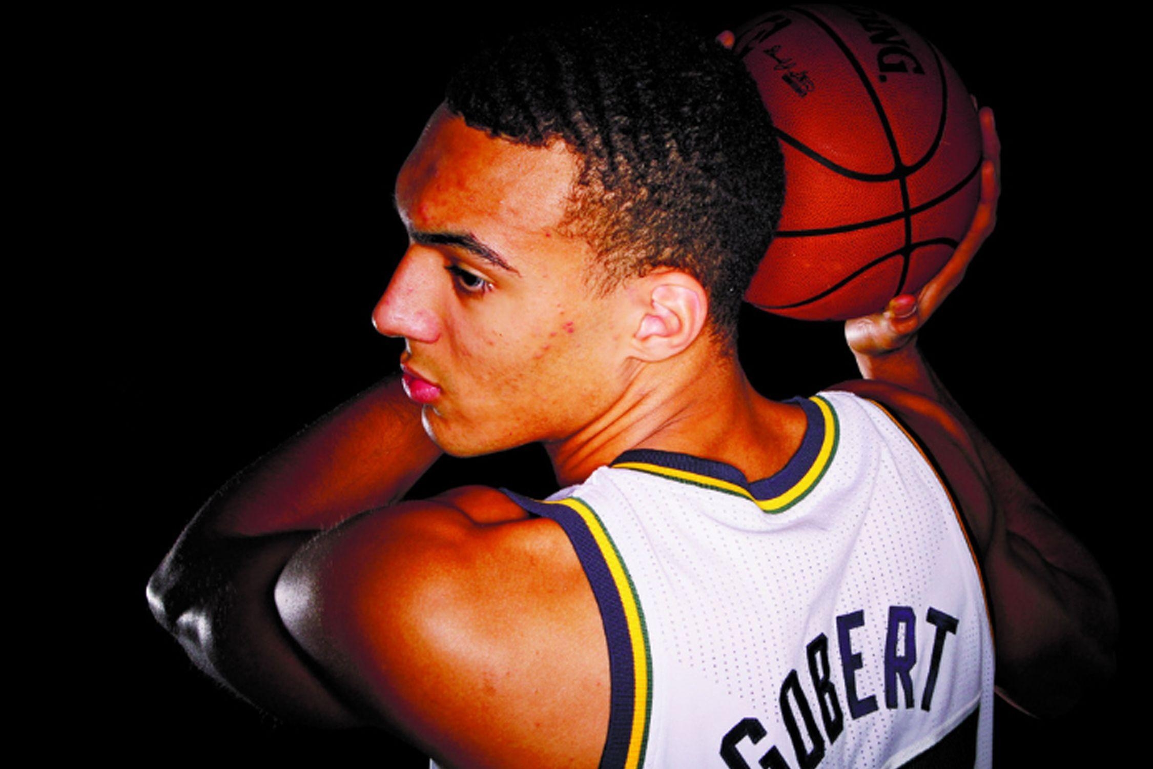 2250x1500 Rudy Gobert: la Torre Eiffel en Salt Lake City, Desktop