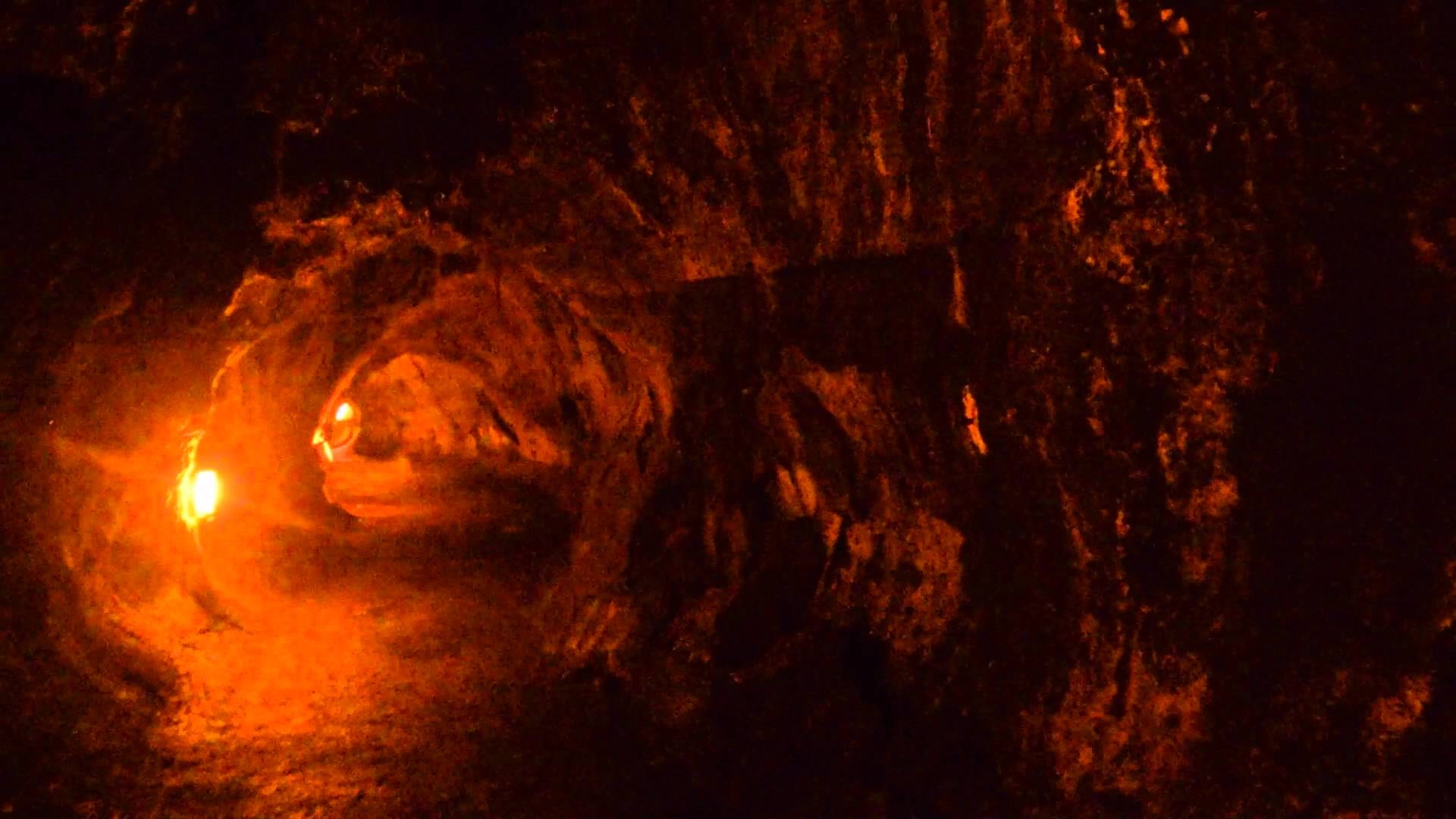 1920x1080 Nāhuku Lava Tube Big Island Hawaii / Hawai'i Volcanoes, Desktop