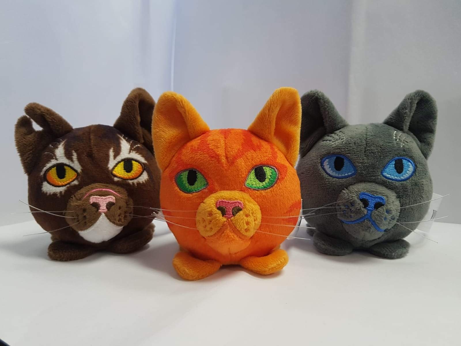 1600x1200 Set Of 3 Plush Heads Cats Store, Desktop