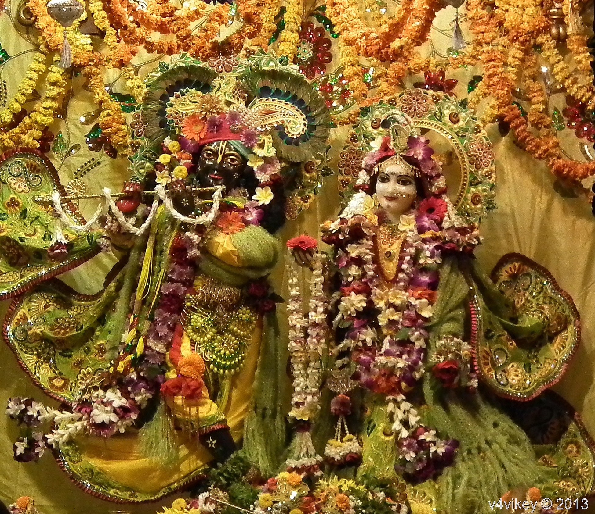 1950x1690 Sri Sri Radha Shyamasundara Statue of Vrindavan ISKCON Temple, Desktop