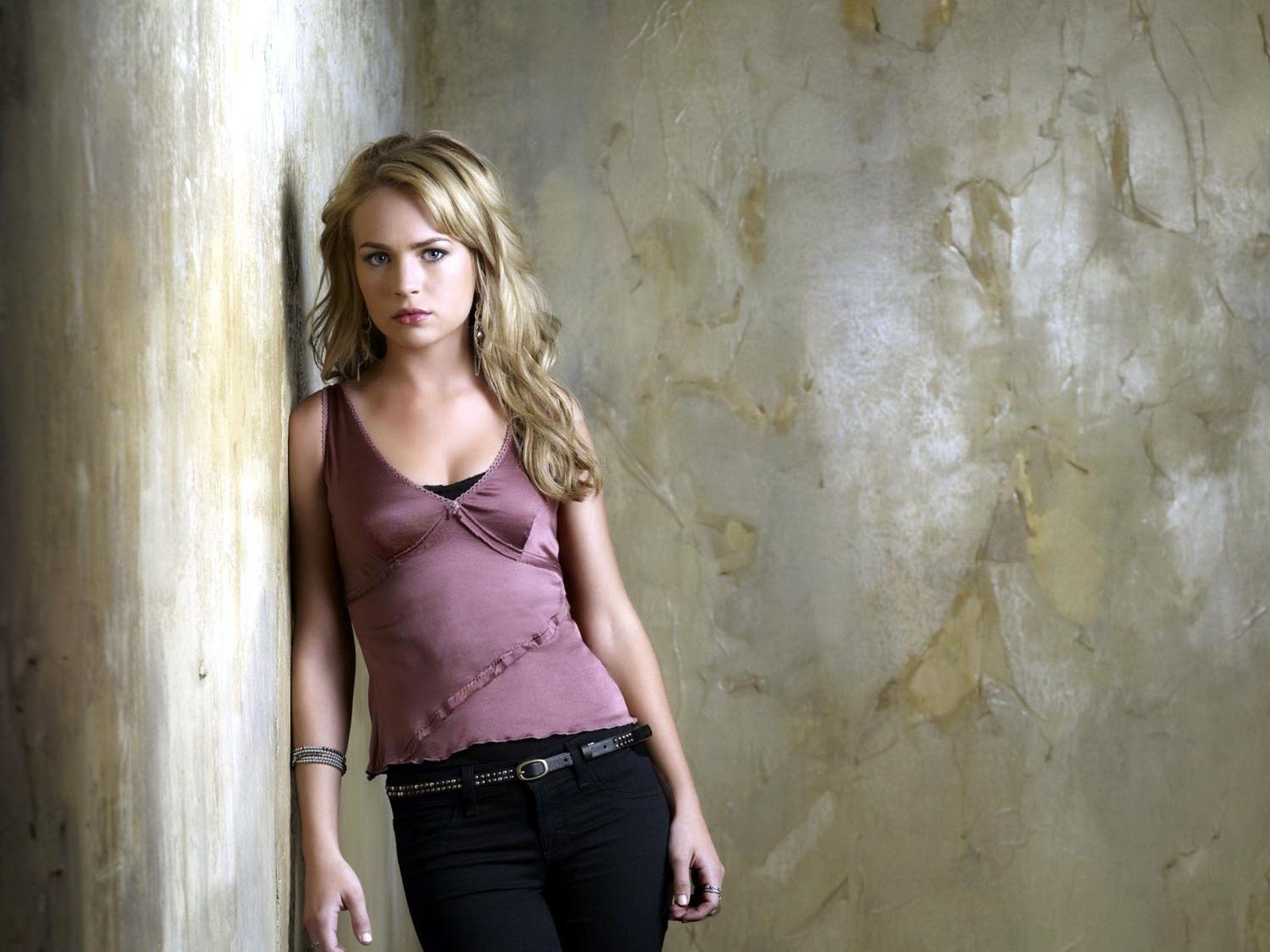 2560x1920 HD Britt Robertson Wallpaper Wide Wallpaper Wallpaper, Desktop