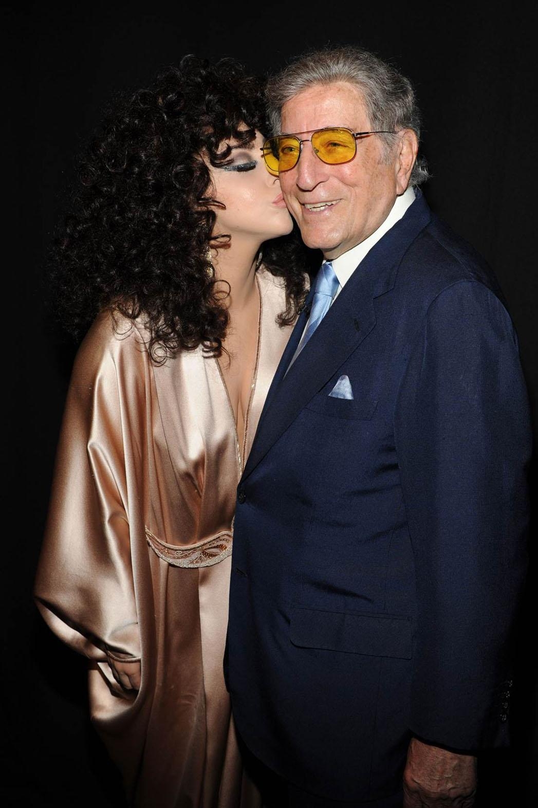 1050x1580 Tony Bennett and Lady Gaga Take It to the Classroom, Phone