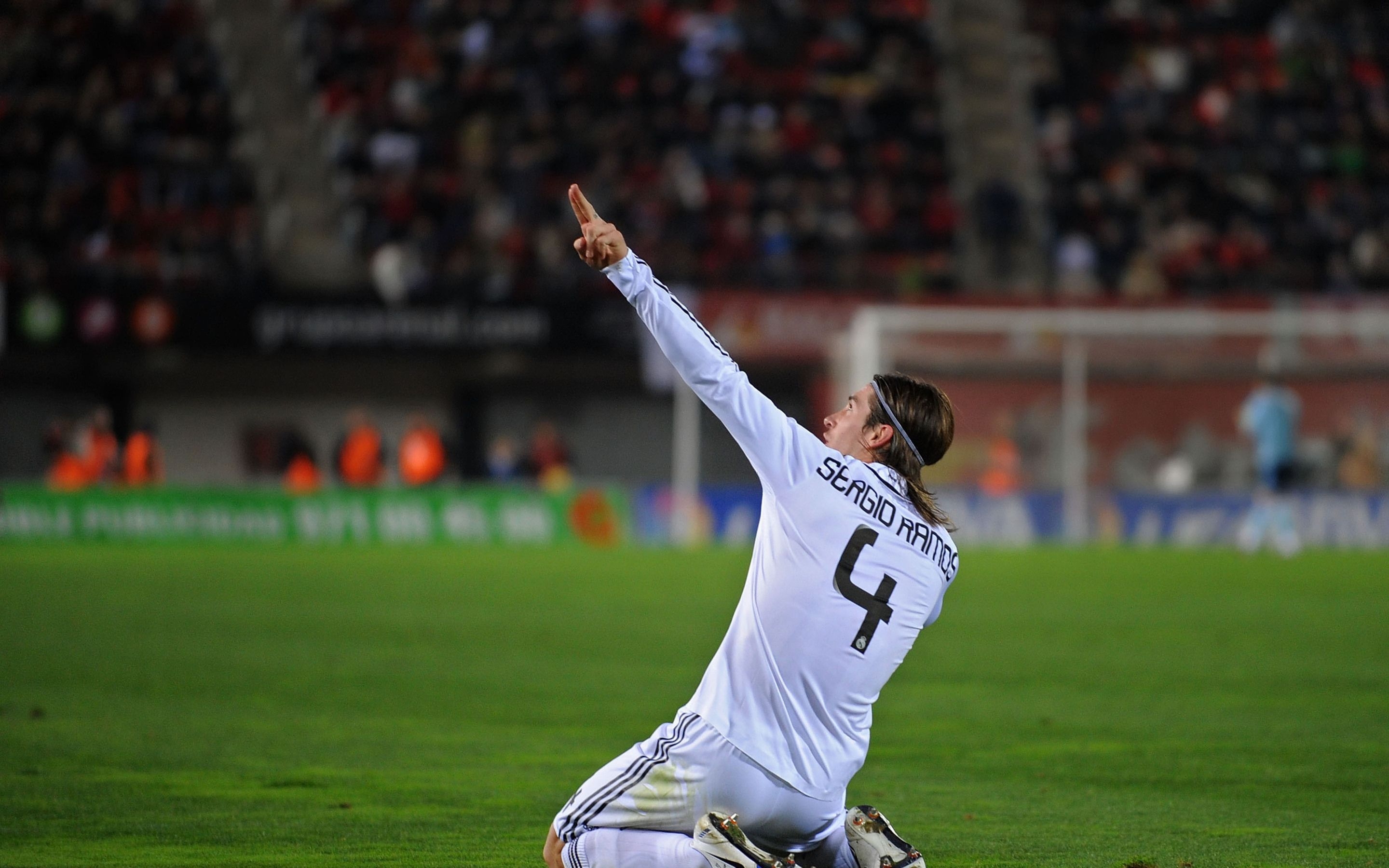 2880x1800 Sergio Ramos HD Wallpaper Laptop Wallpaper, Desktop