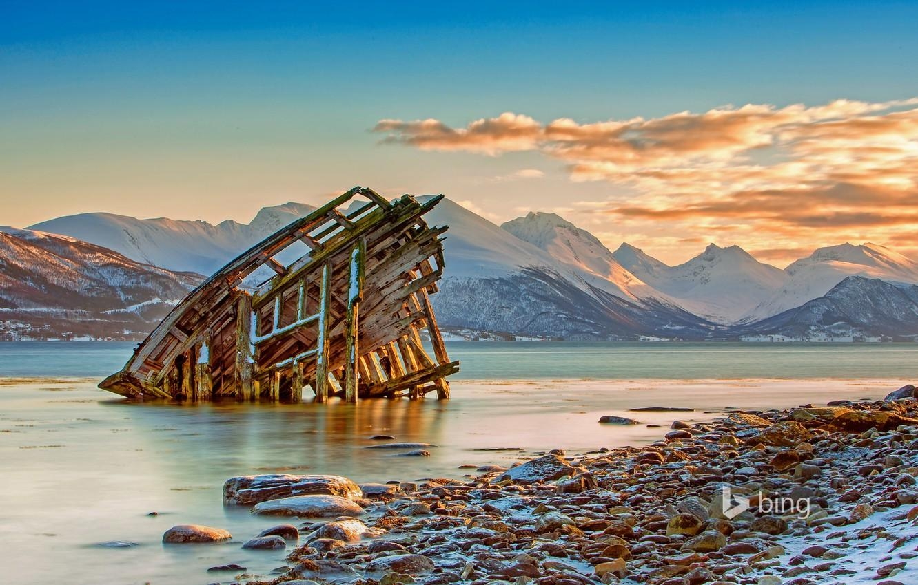 1340x850 Wallpaper sea, mountains, Norway, Tromso, the wreckage of the ship, Desktop