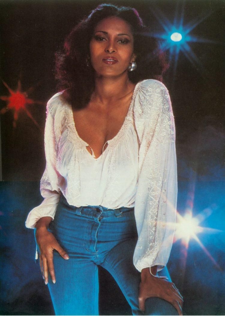 750x1060 Pam Grier photo, pics, wallpaper. Foxy brown, Foxy brown pam grier, Pam grier, Phone