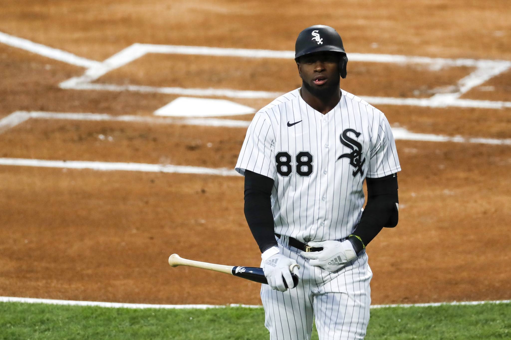 2050x1370 Luis Robert: Chicago White Sox CF cleared for rehab assignment, Desktop