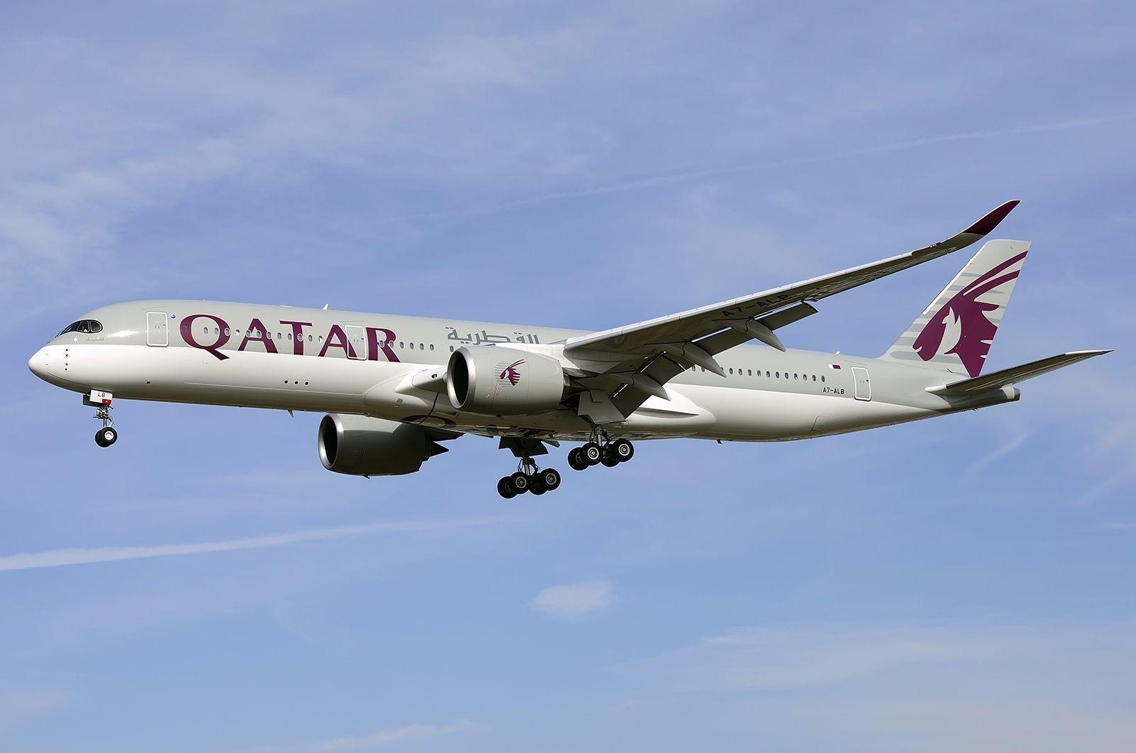 1600x1060 Airbus A350 900 Of Qatar Airways Approaching Landing At Frankfurt, Desktop