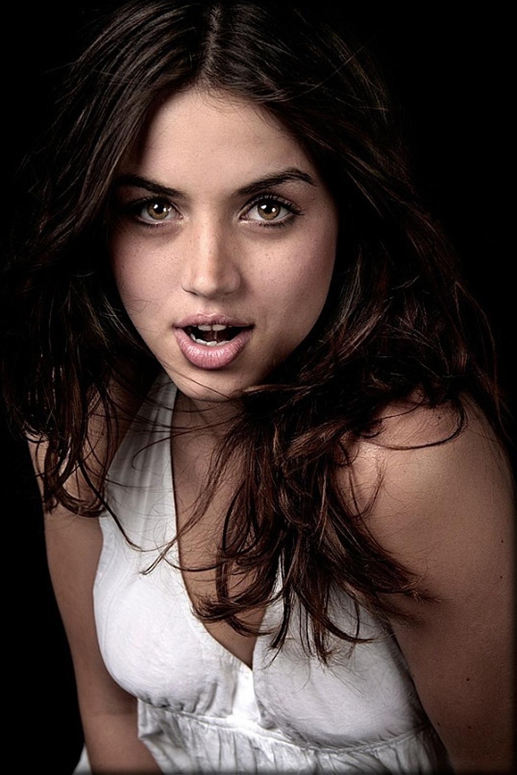 1030x1540 Ana de Armas Wallpaper, Phone