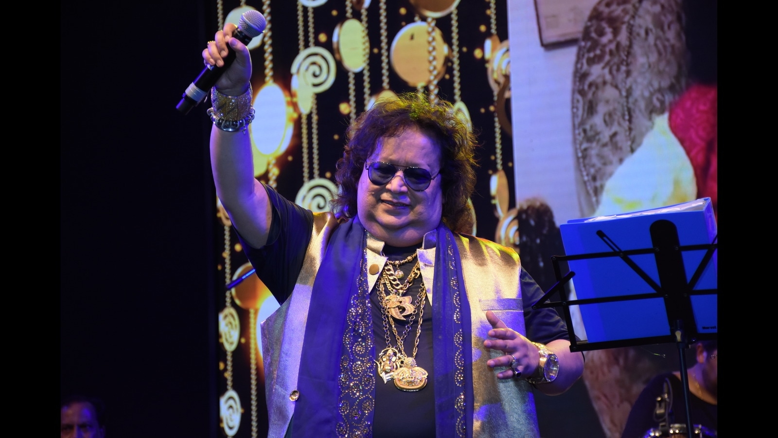 1600x900 Bappi Lahiri: I only have some cough, haven't lost my voice, Desktop