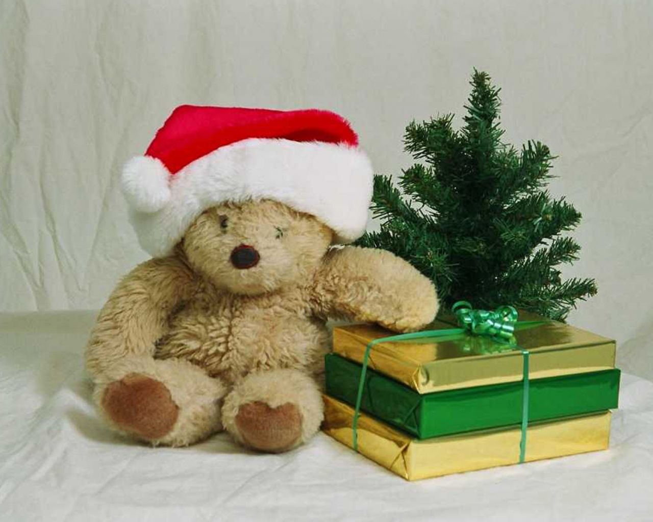 1280x1030 Free download wallpaper Christmas Teddy Bear Wallpaper [1600x1200] for your Desktop, Mobile & Tablet. Explore Free Teddy Bear Wallpaper. Cute Teddy Bear Wallpaper, Teddy Bear Wallpaper for Desktop, Teddy Bears Wallpaper, Desktop