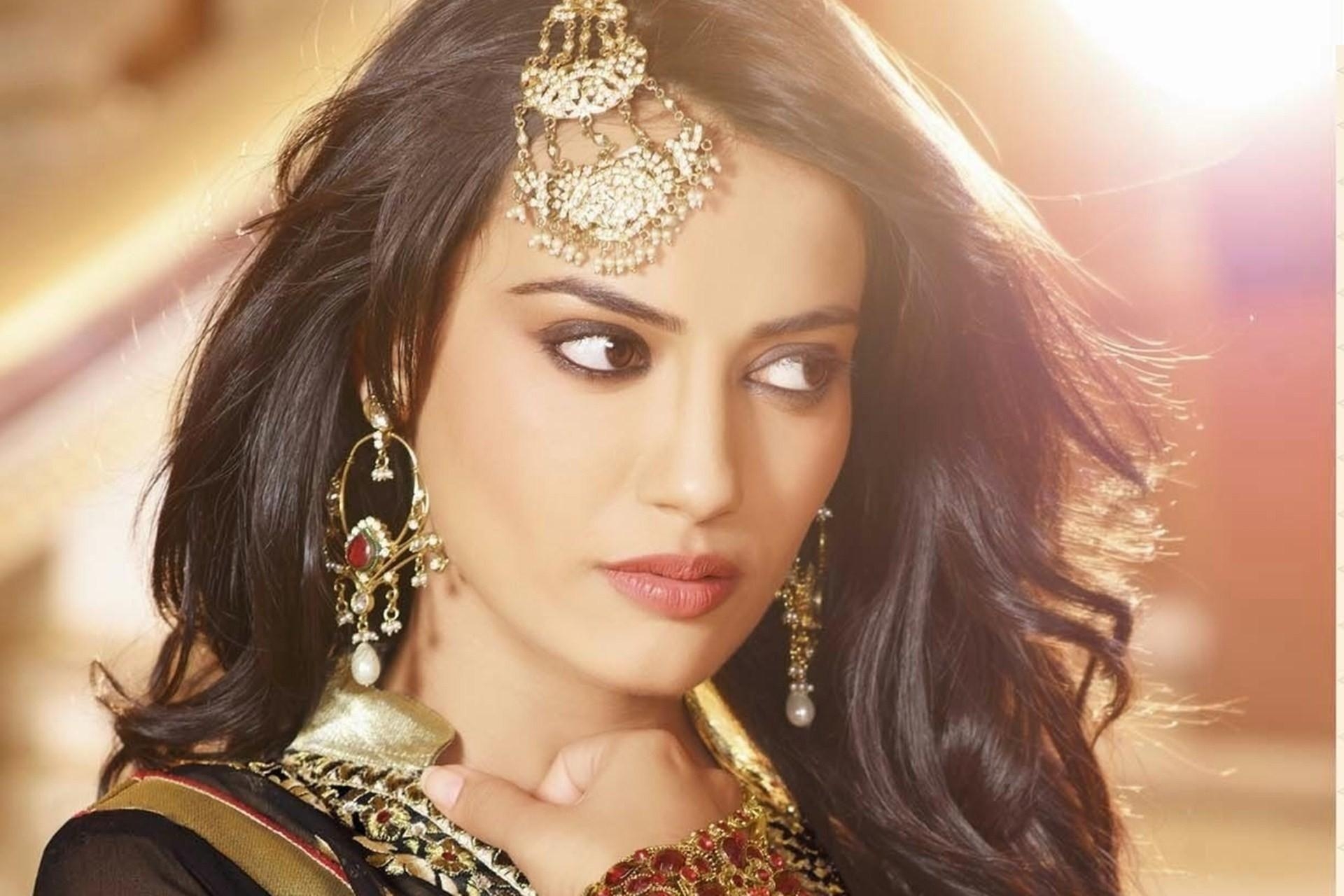 1920x1280 Surbhi Jyoti Latest Hairstyle Image. Pearl drop, Desktop