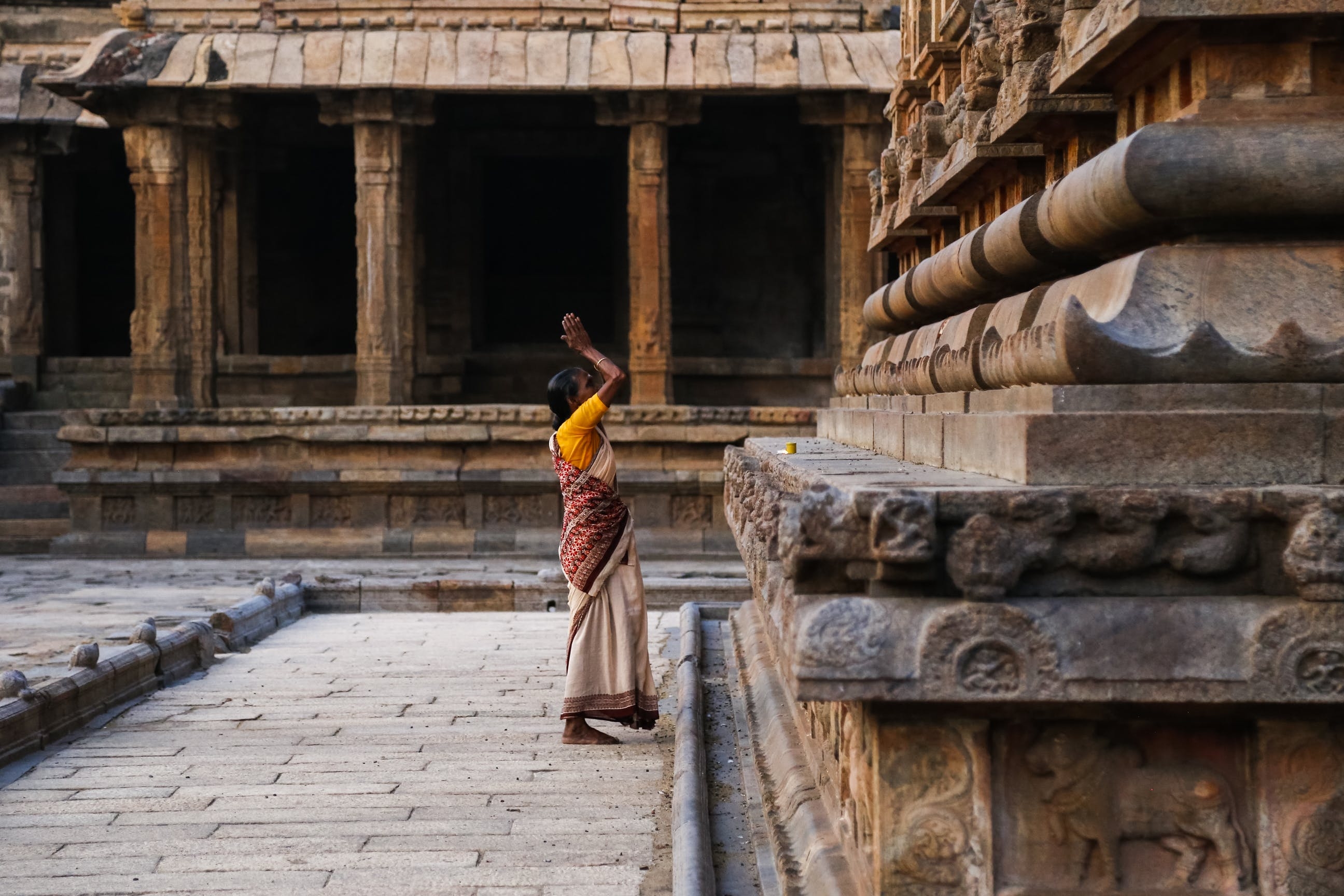 2600x1730 Woman Praying On Wailing Wall , Image, Wallpaper, Desktop