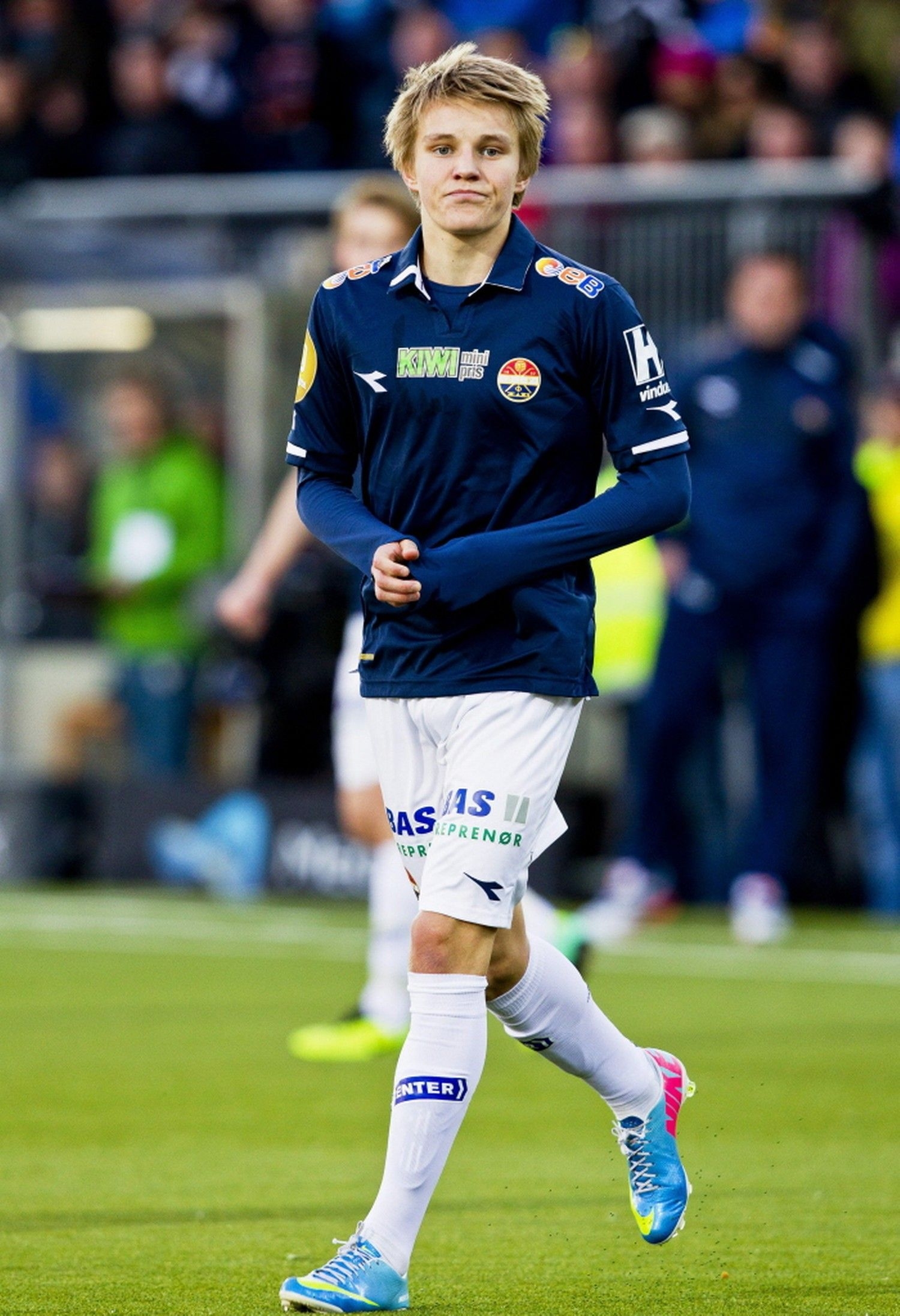 1500x2200 Odegaard (15) bezoekt Ajax. サッカー, 待ち受け画面, Phone