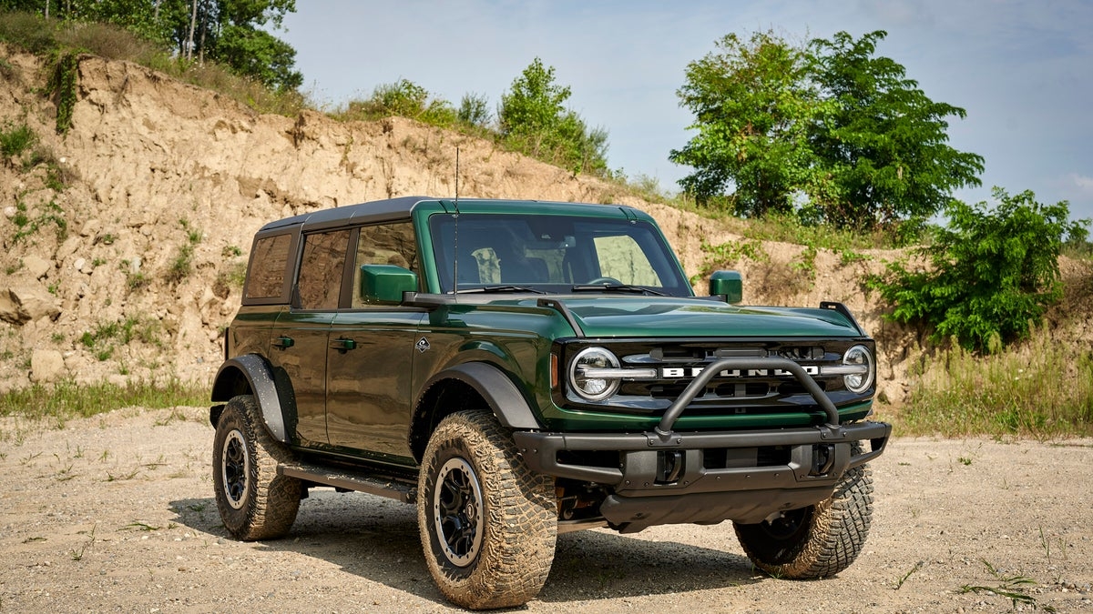 1200x680 2022 Ford Bronco hulks out with Eruption Green paint, Desktop