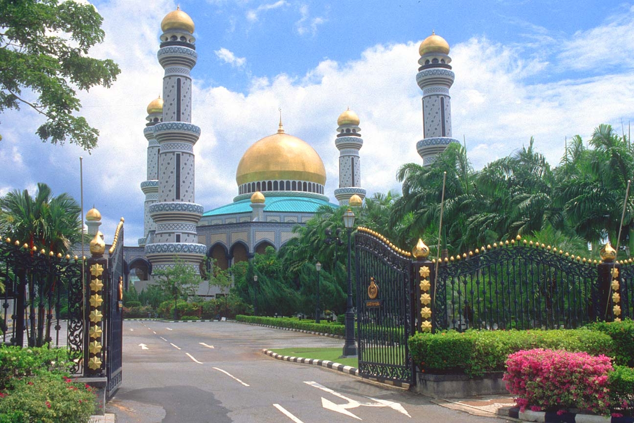 1300x870 Discovering the Muslim Kingdom of Brunei Darussalam +, Desktop