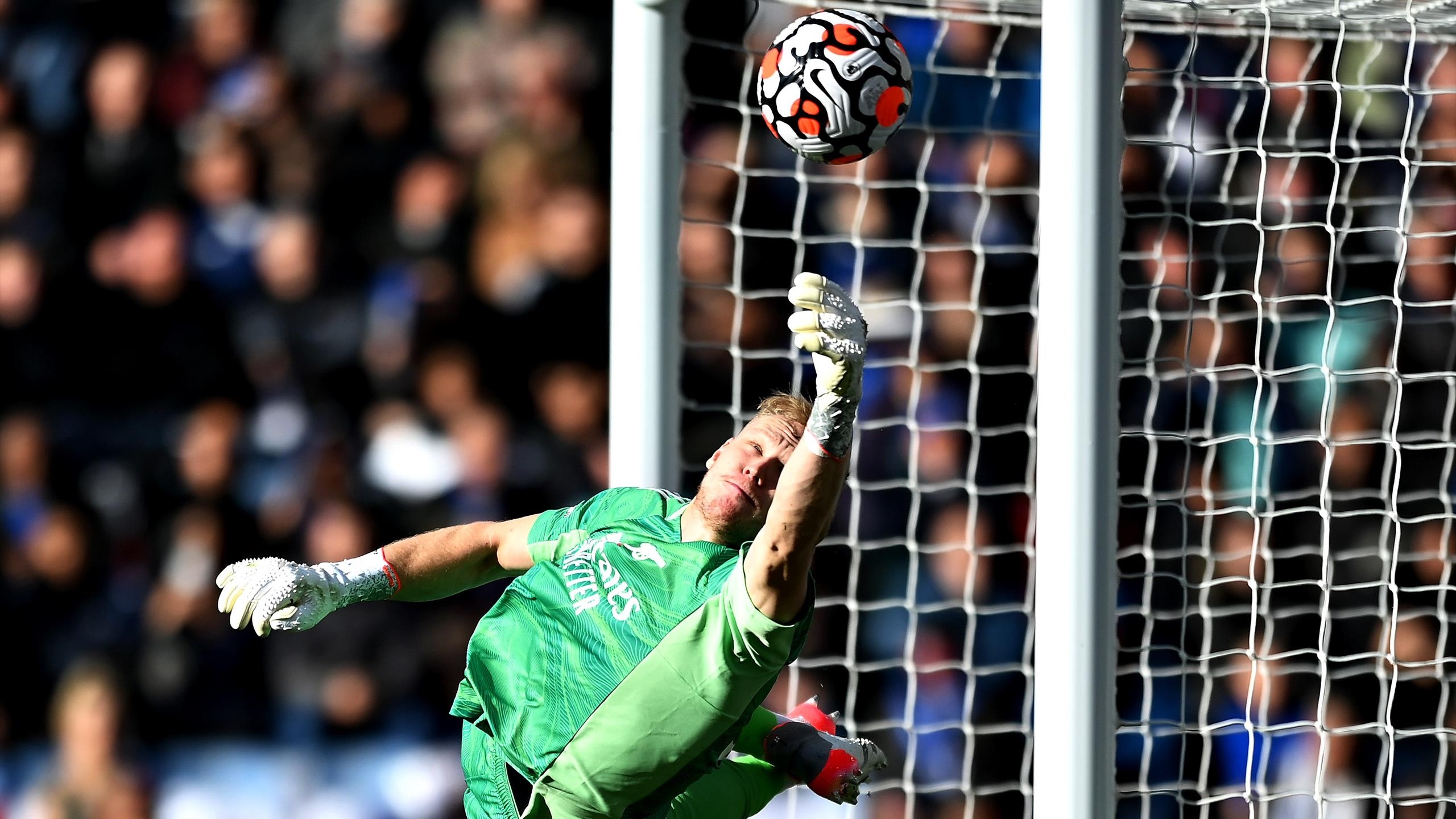 2560x1440 The photo are so good!' goalkeeper Aaron Ramsdale reflects on wonder save, Desktop