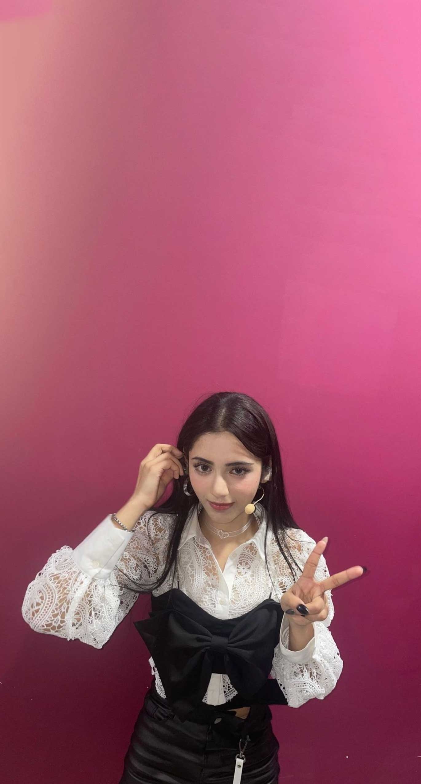 1370x2560 Aria Becomes 2nd K Pop Idol From India, Phone