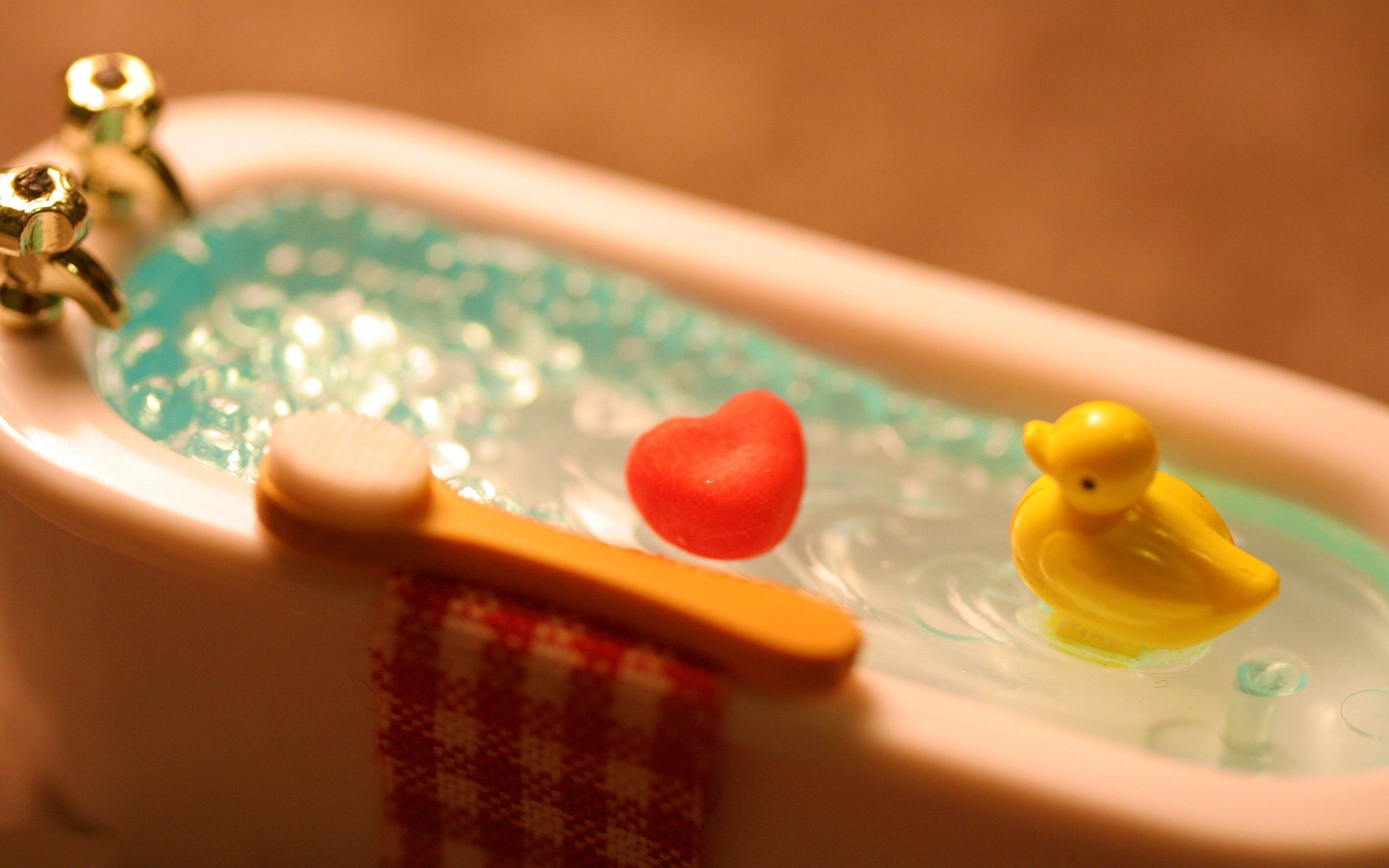 2560x1600 Bathroom bathtubs brush rubber ducks wallpaperx1600, Desktop