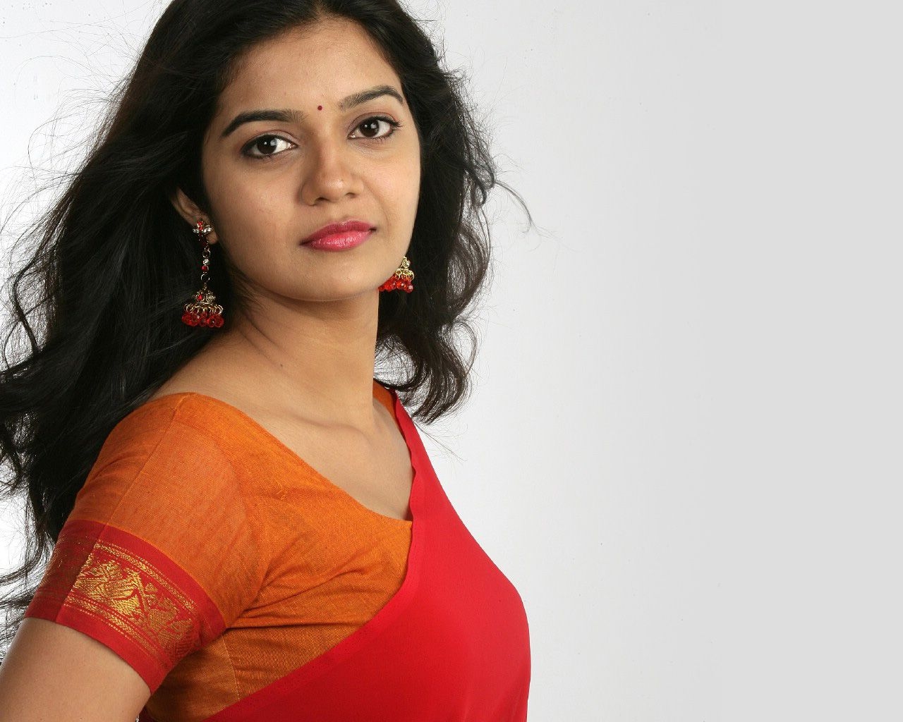 1280x1030 ScreenBeauty. Colors Swathi in Red Saree, Desktop