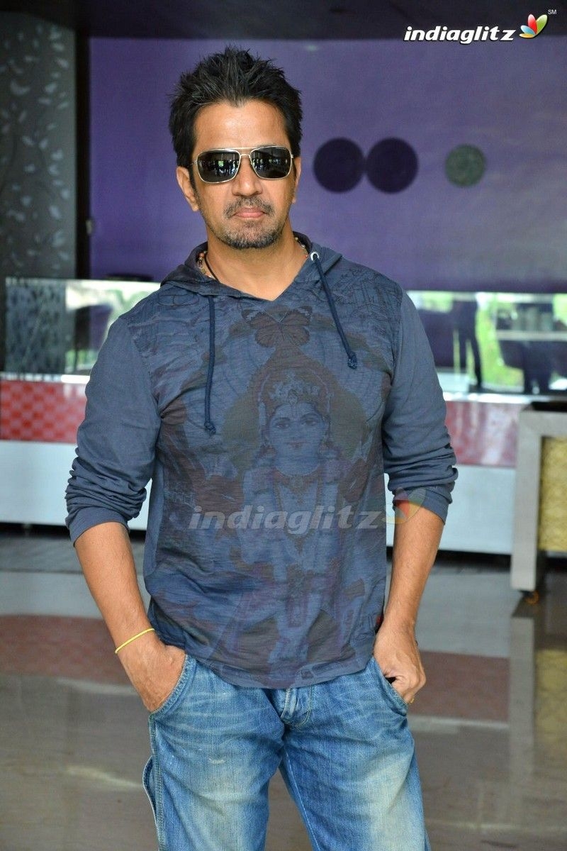 800x1200 Arjun Photo Actor photo, image, gallery, stills, Phone