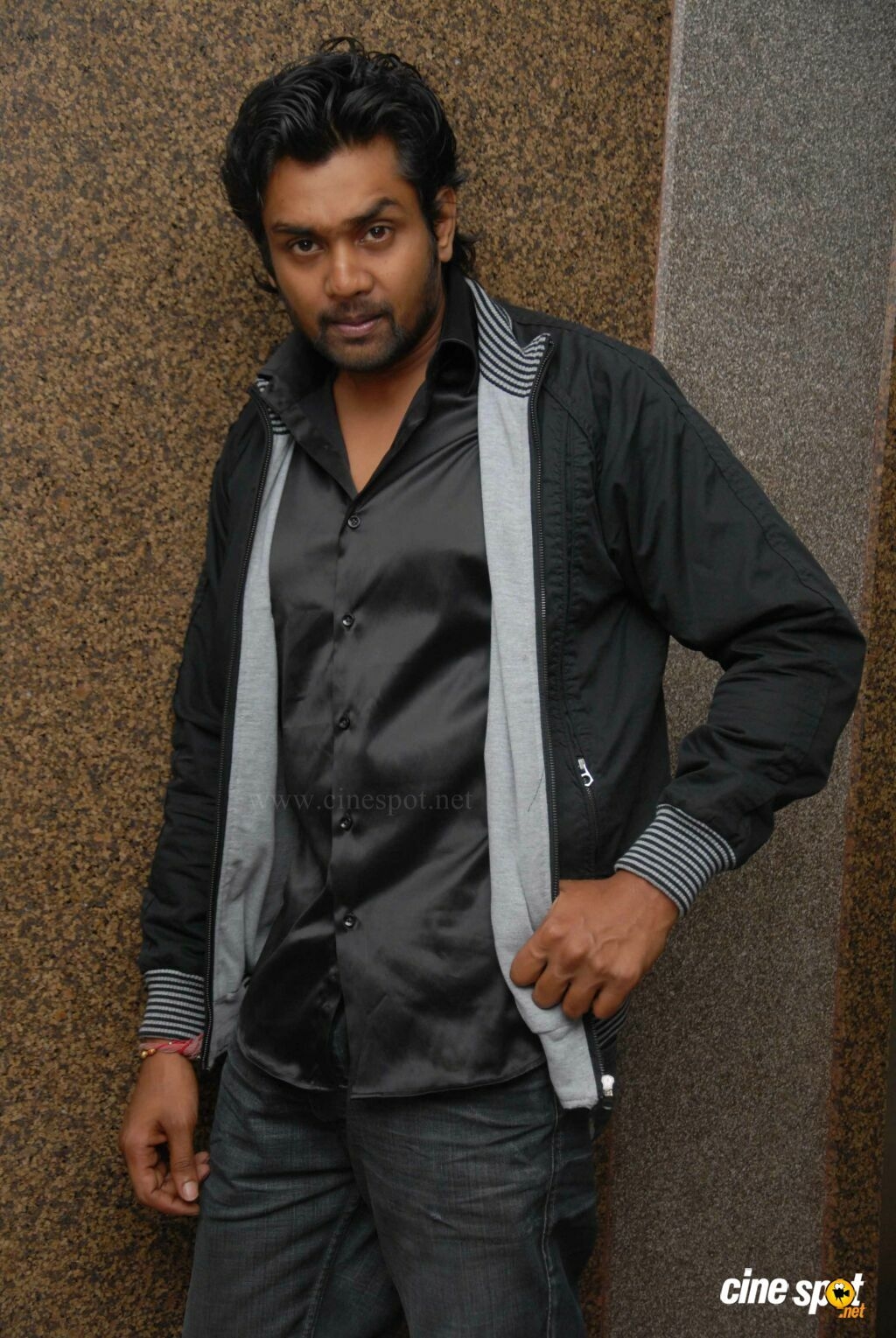 1030x1530 Dhruva Sarja at Bahaddur Success Meet (4), Phone