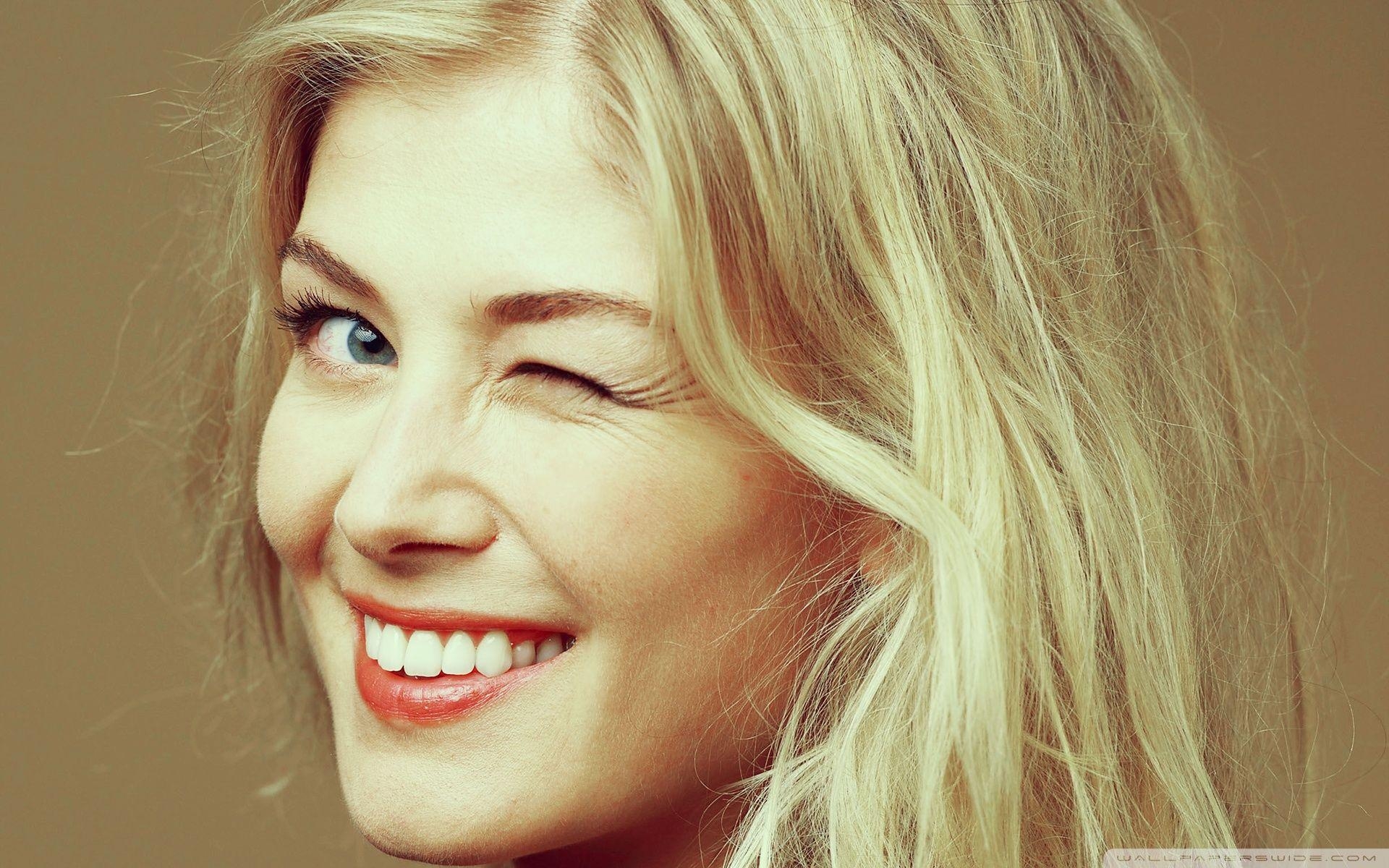 1920x1200 Rosamund Pike HD desktop wallpaper, Desktop