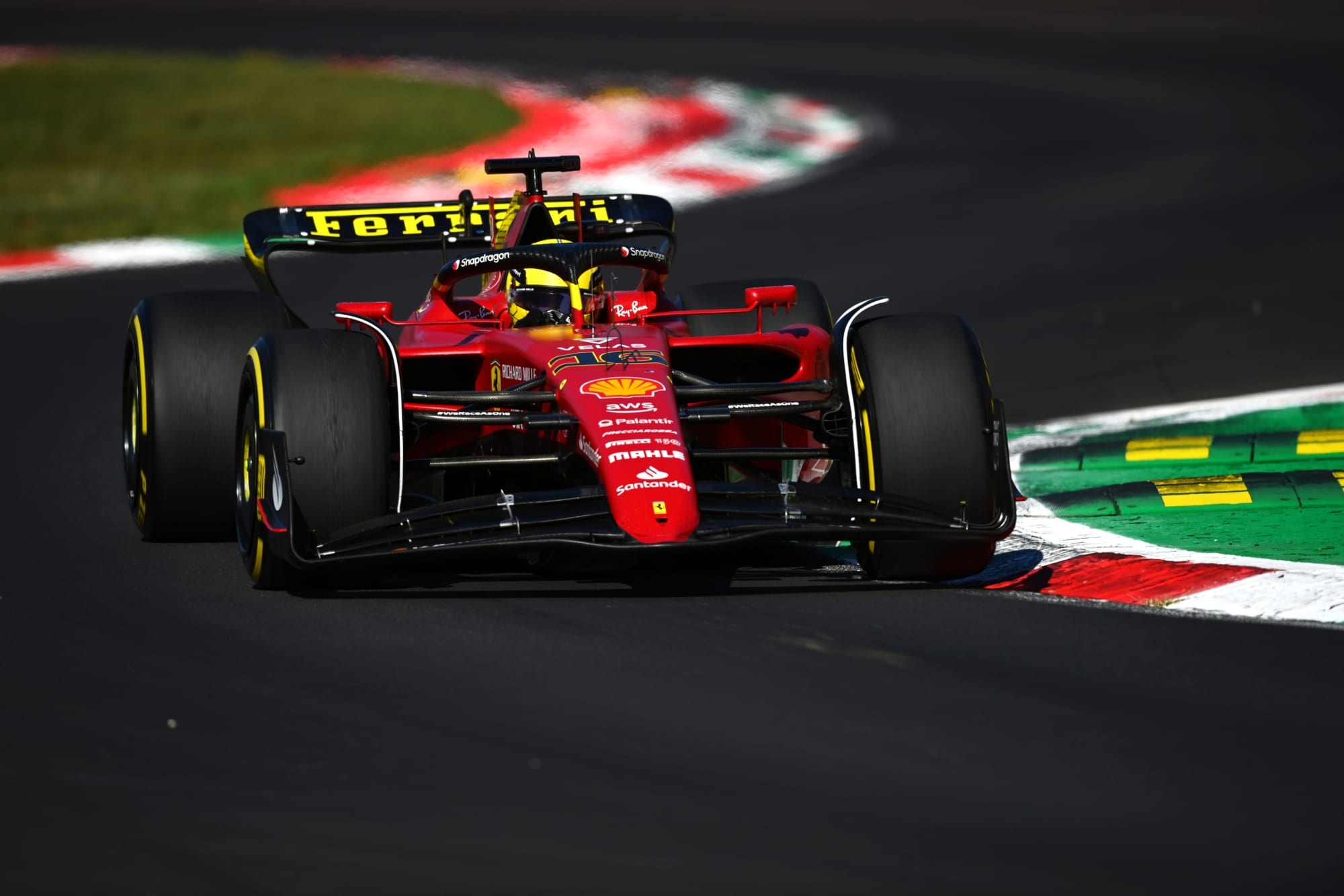 2000x1340 Formula 1: Charles Leclerc facing elimination in Singapore, Desktop