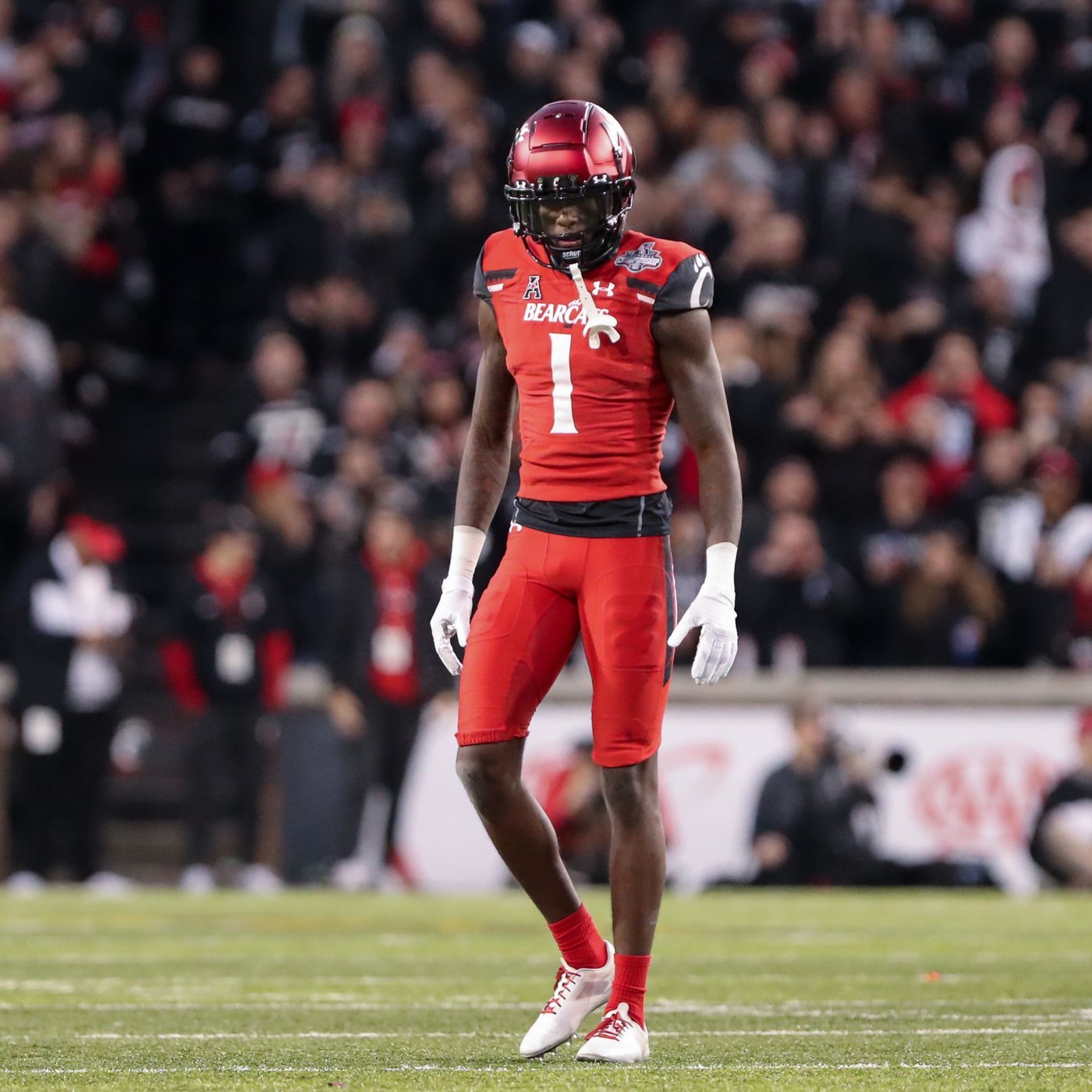 1400x1400 2022 NFL Draft picture: Cincinnati CB Ahmad “Sauce” Gardner rocks sauce bottle on chain, Phone