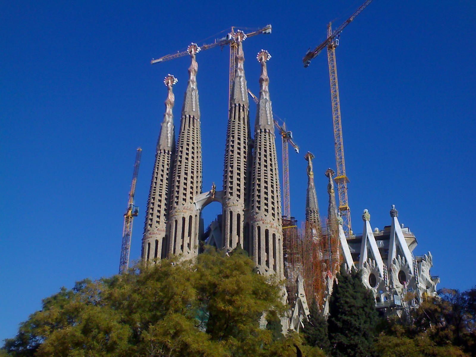 1600x1200 Architecture image La Sagrada Familia HD wallpaper and background, Desktop