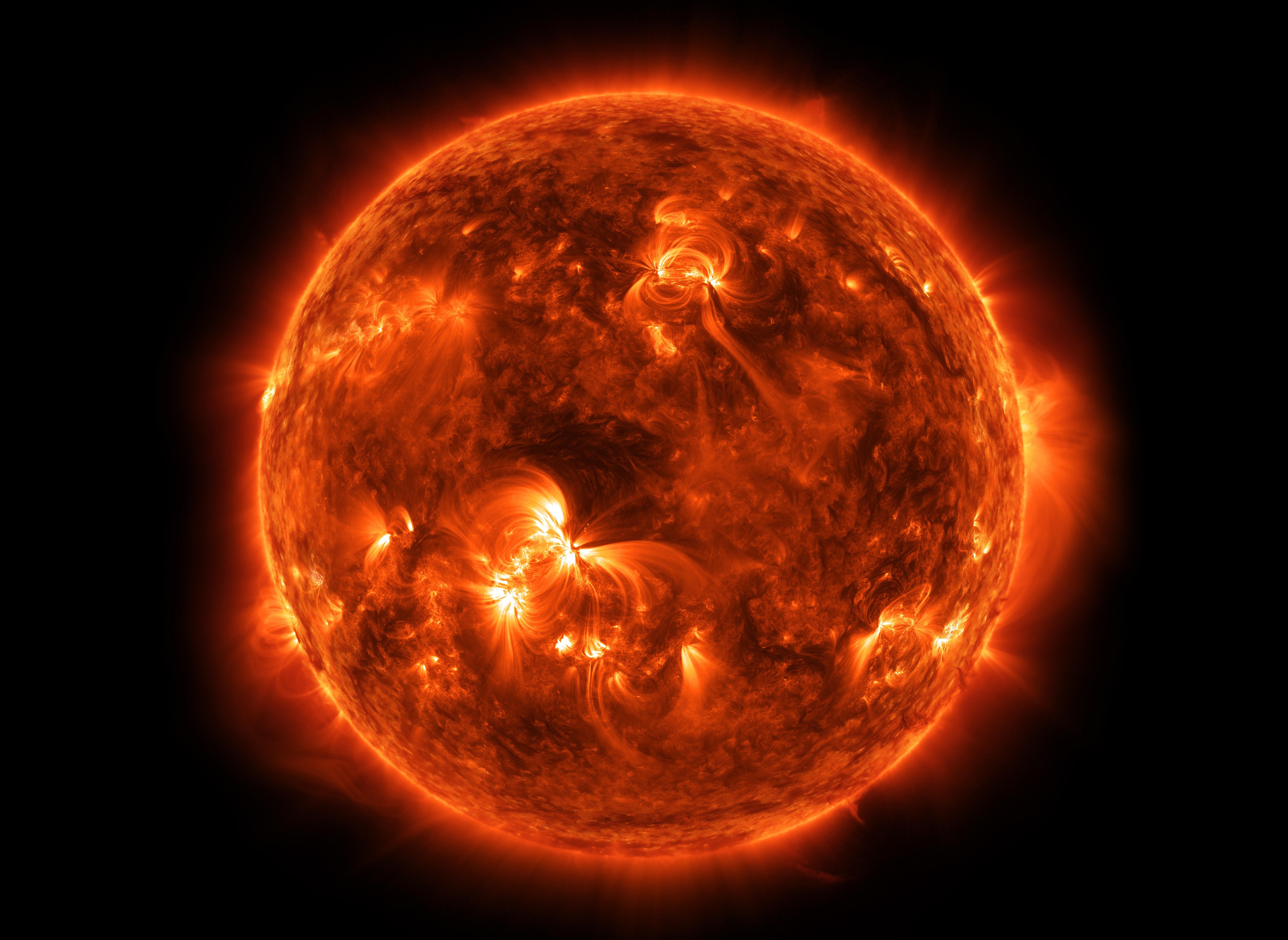 5620x4100 Hubble Image High Resolution Sun about space, Desktop