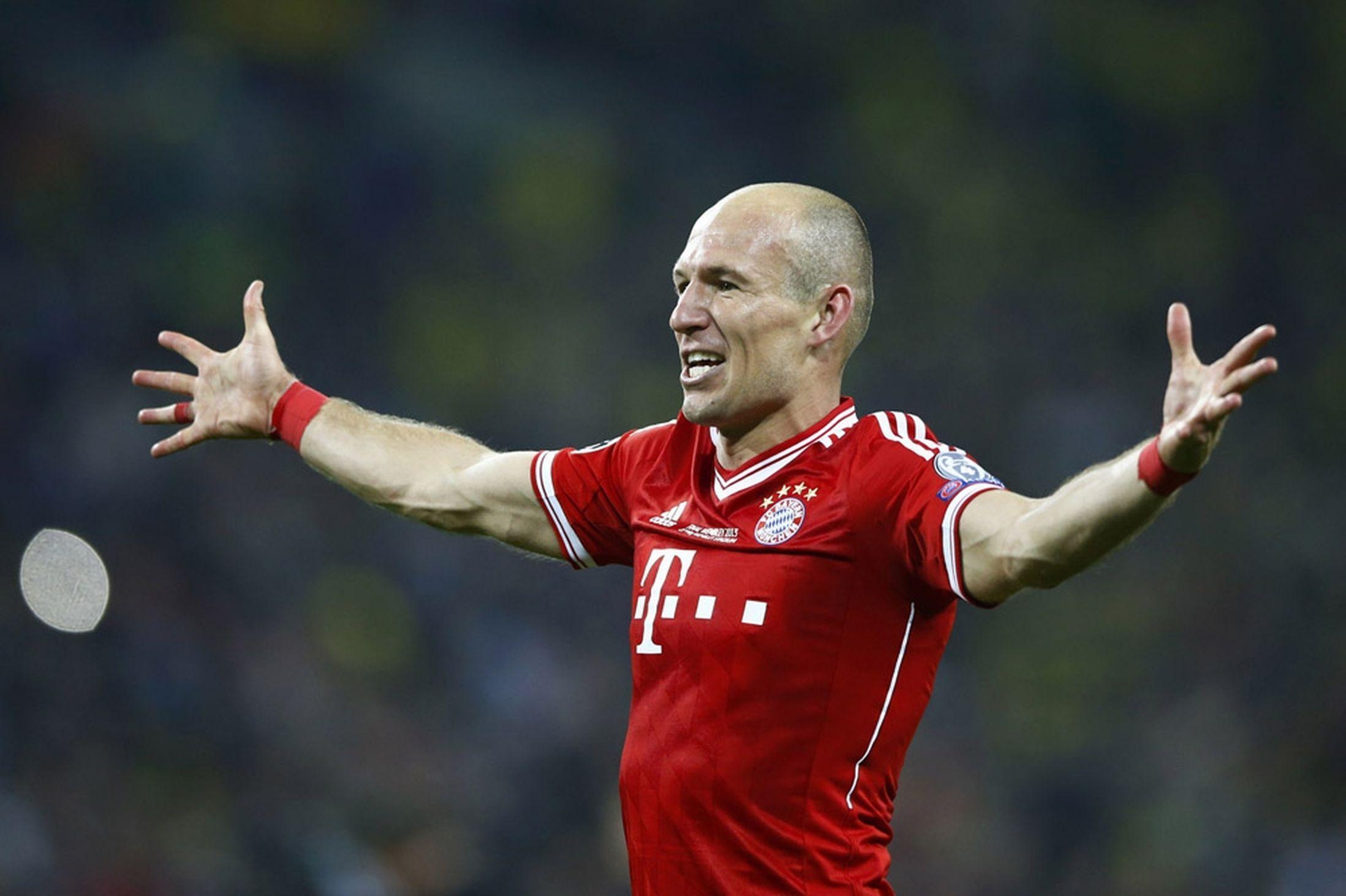 2200x1470 Arjen Robben Wallpaper, Desktop