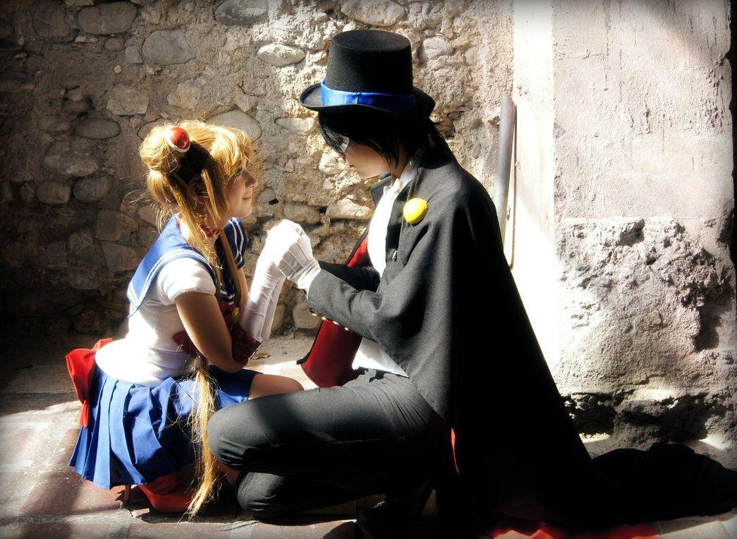 1050x770 Sailor Moon and Tuxedo Mask cosplay, Desktop