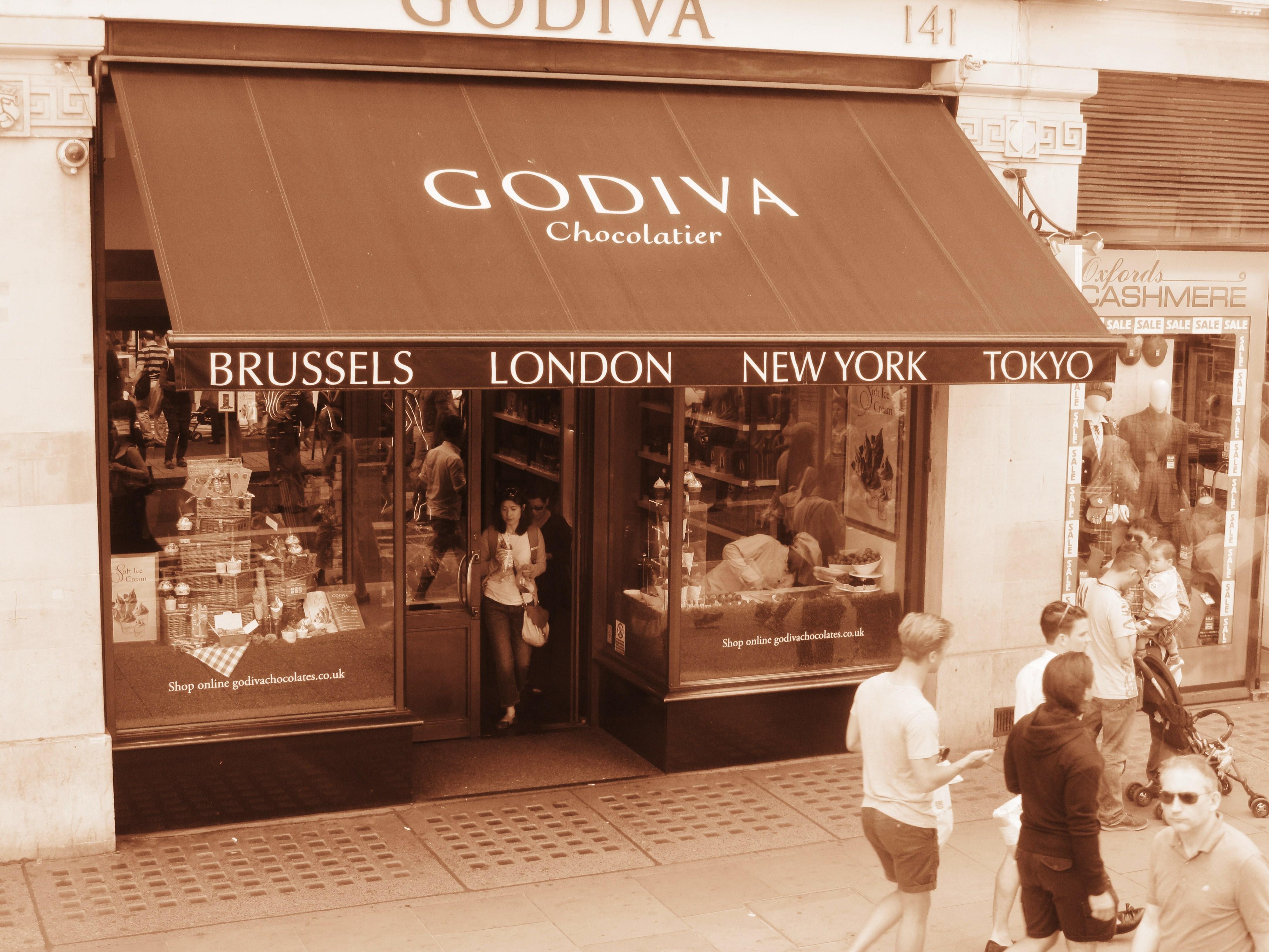 4320x3240 Godiva Chocolatier, Regent Street, London, 22 June, Desktop