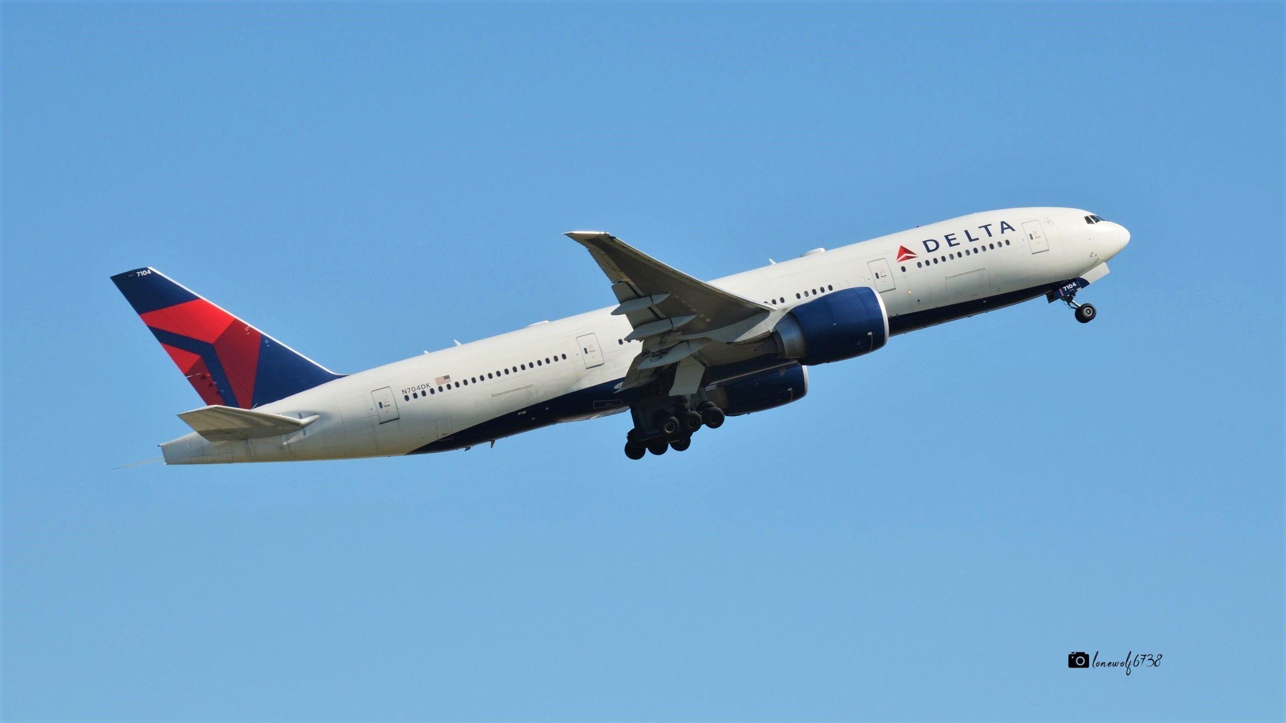 2560x1440 N704DK Delta Air Lines Boeing 777 232(LR) Over Sydney Airport HD, Desktop