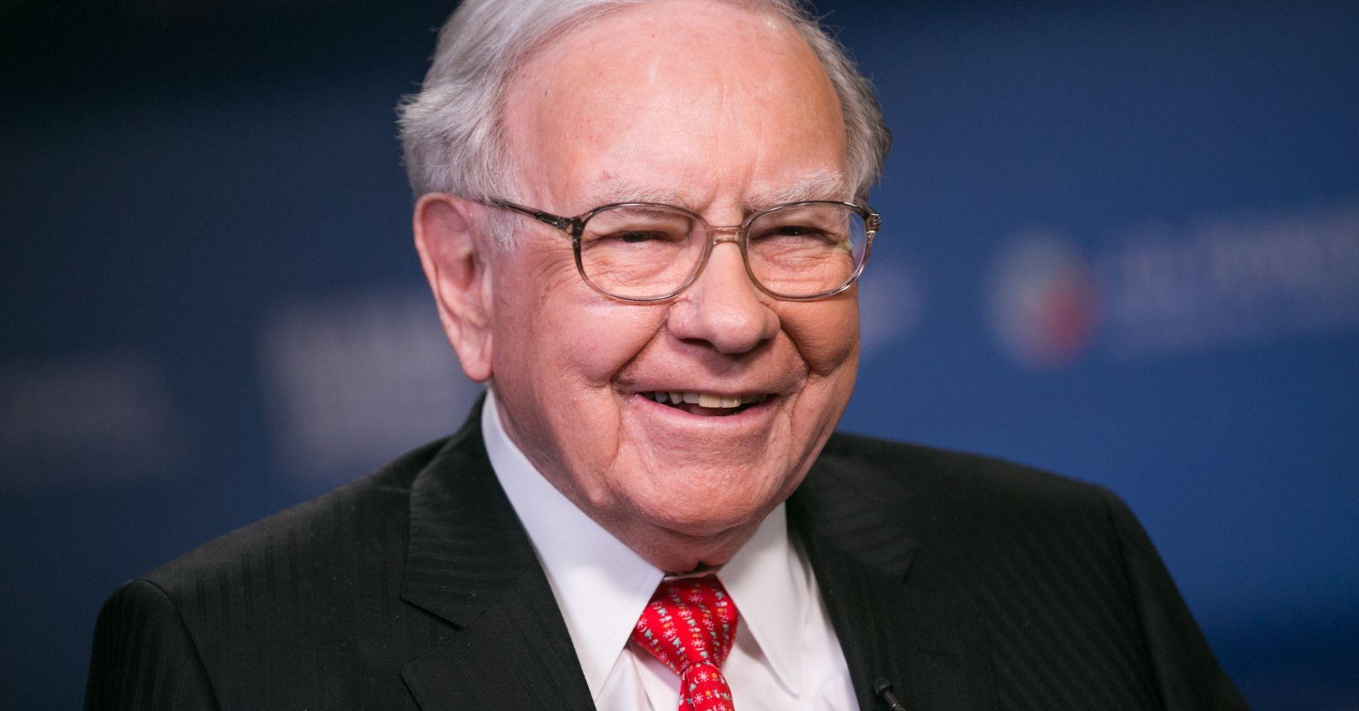 1910x1000 Warren Buffett's key tip for success: Read 500 pages a day, Desktop