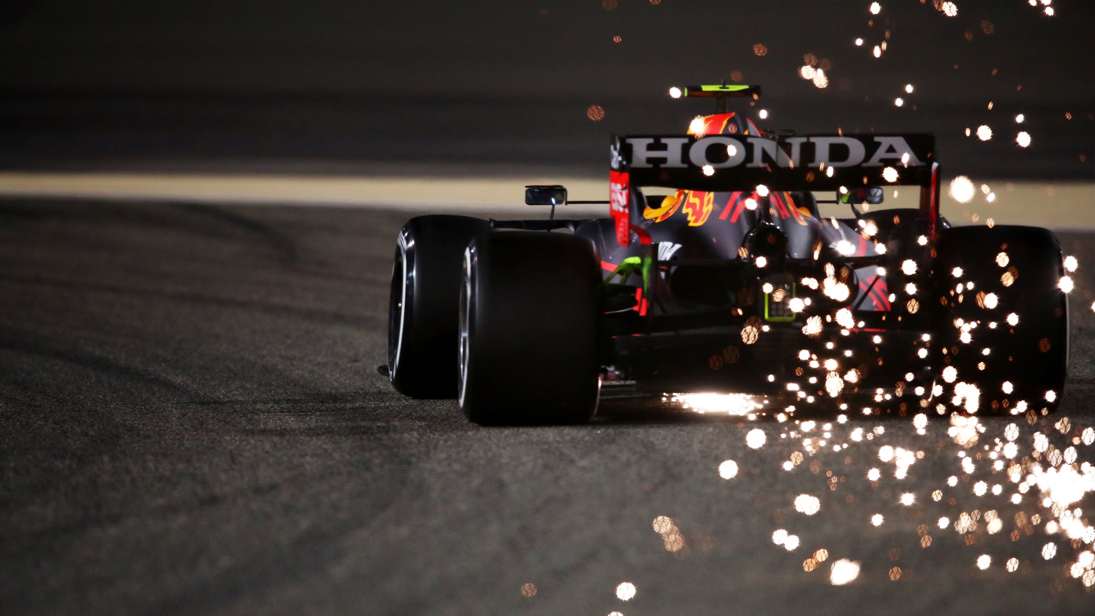 3840x2160 Oracle Red Bull Racing kicking up some 4K sparks, Desktop