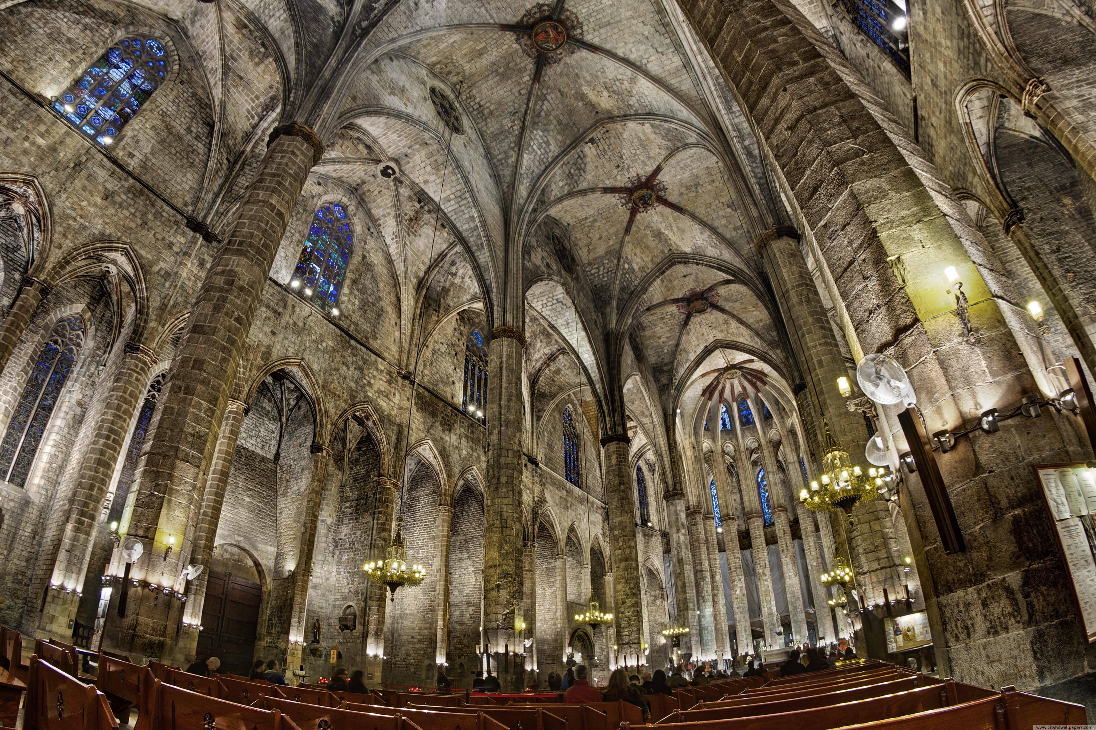 3840x2560 Church of Santa Maria building internal in Barcelona city. city, Desktop