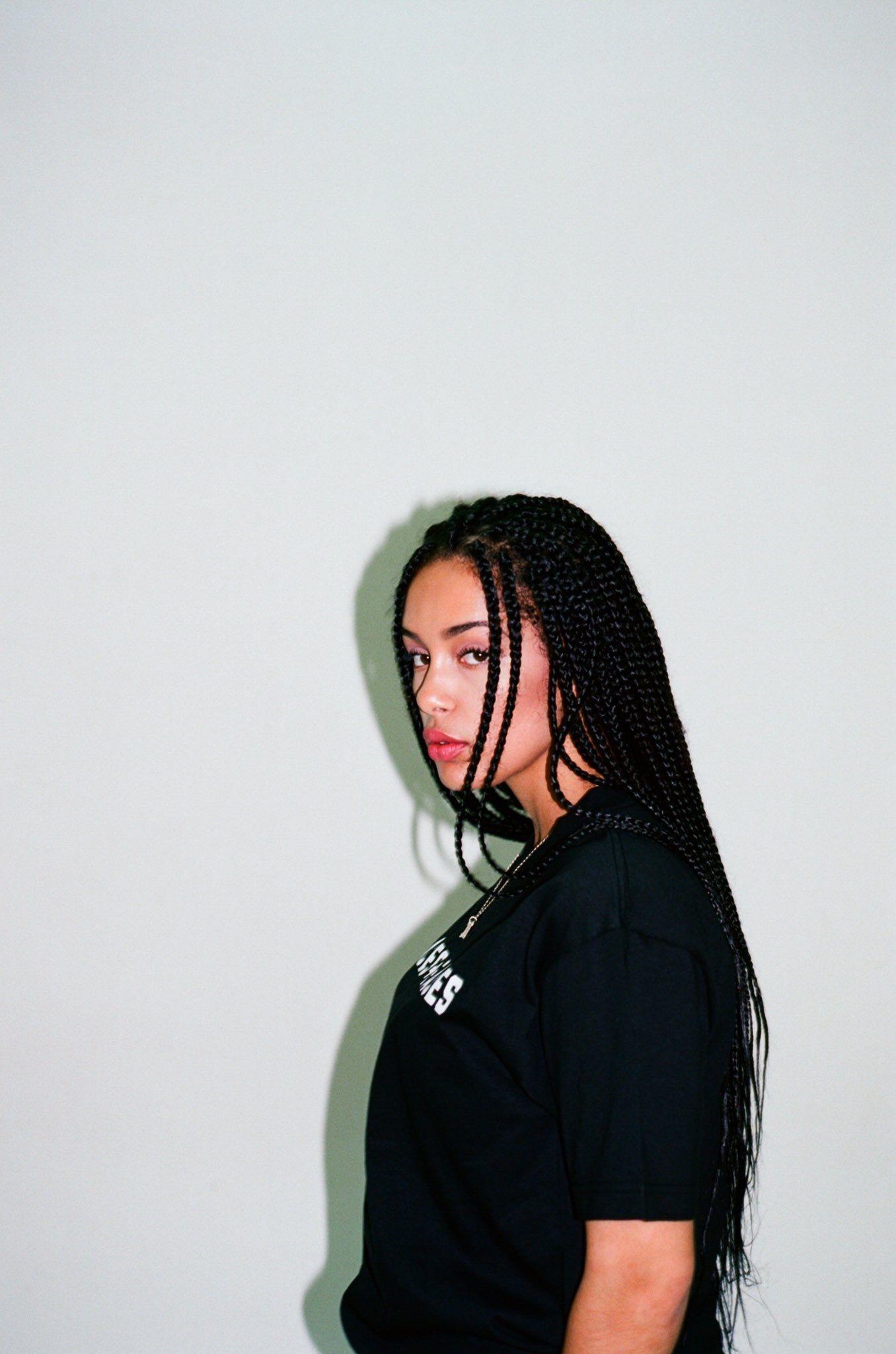 1360x2050 jorja smith. c e l e b, Phone